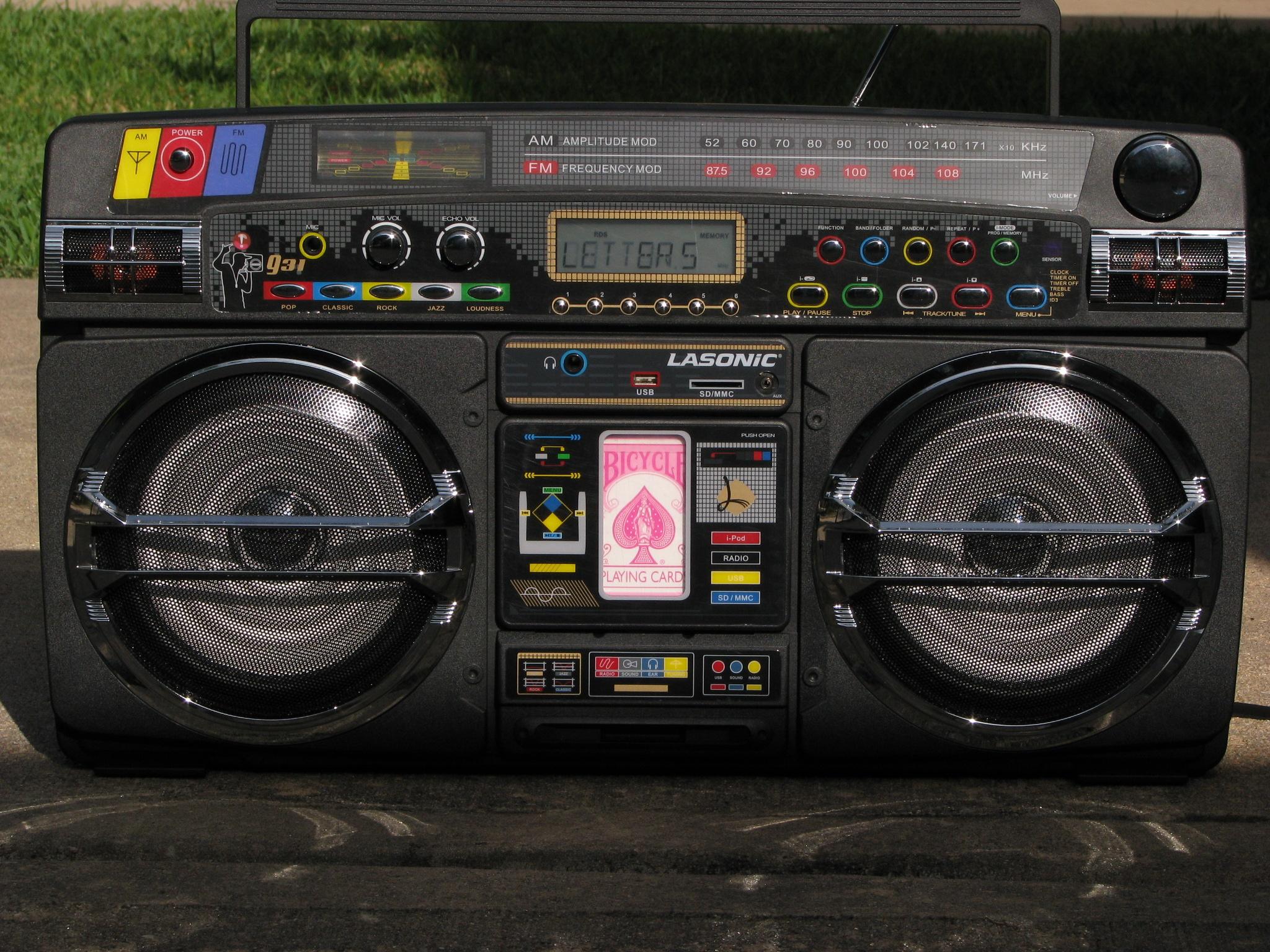 2048x1536 LASONiC i931 iPod Ghetto