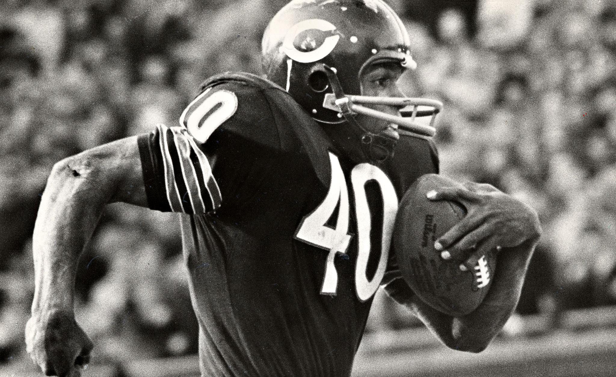 Gale Sayers's Balletic Runs Obscure Football's Brutal Endings