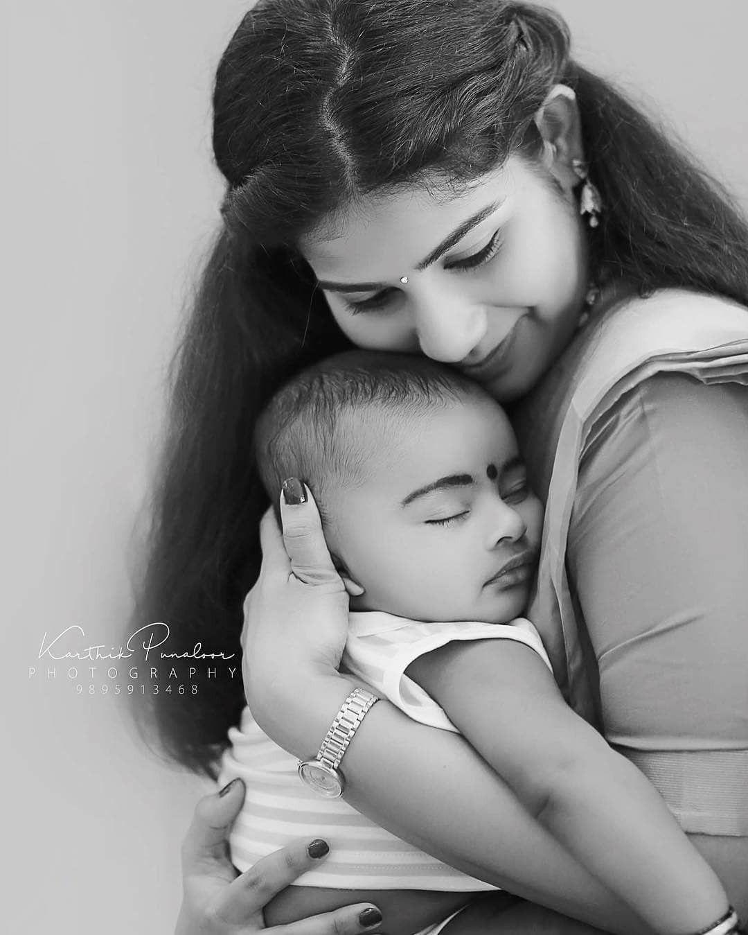 1080x1349 Mᴏᴛʜᴇʀʜᴏᴏᴅ Pʜᴏᴛᴏɢʀᴀᴘʜʏ. Mother and baby image, Mother baby photography, Family picture poses