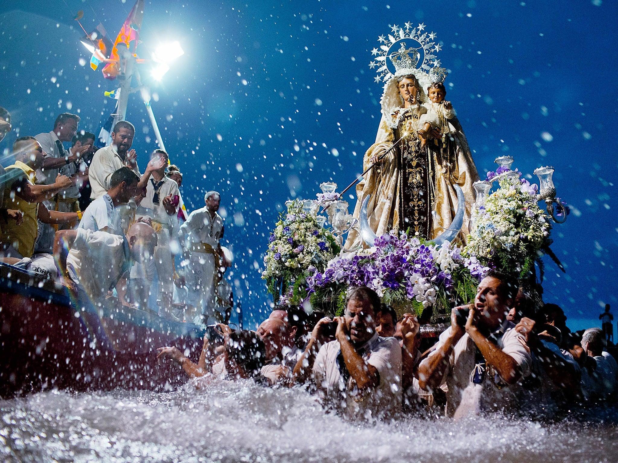 2048x1536 Virgen Del Carmen procession in Tenerife