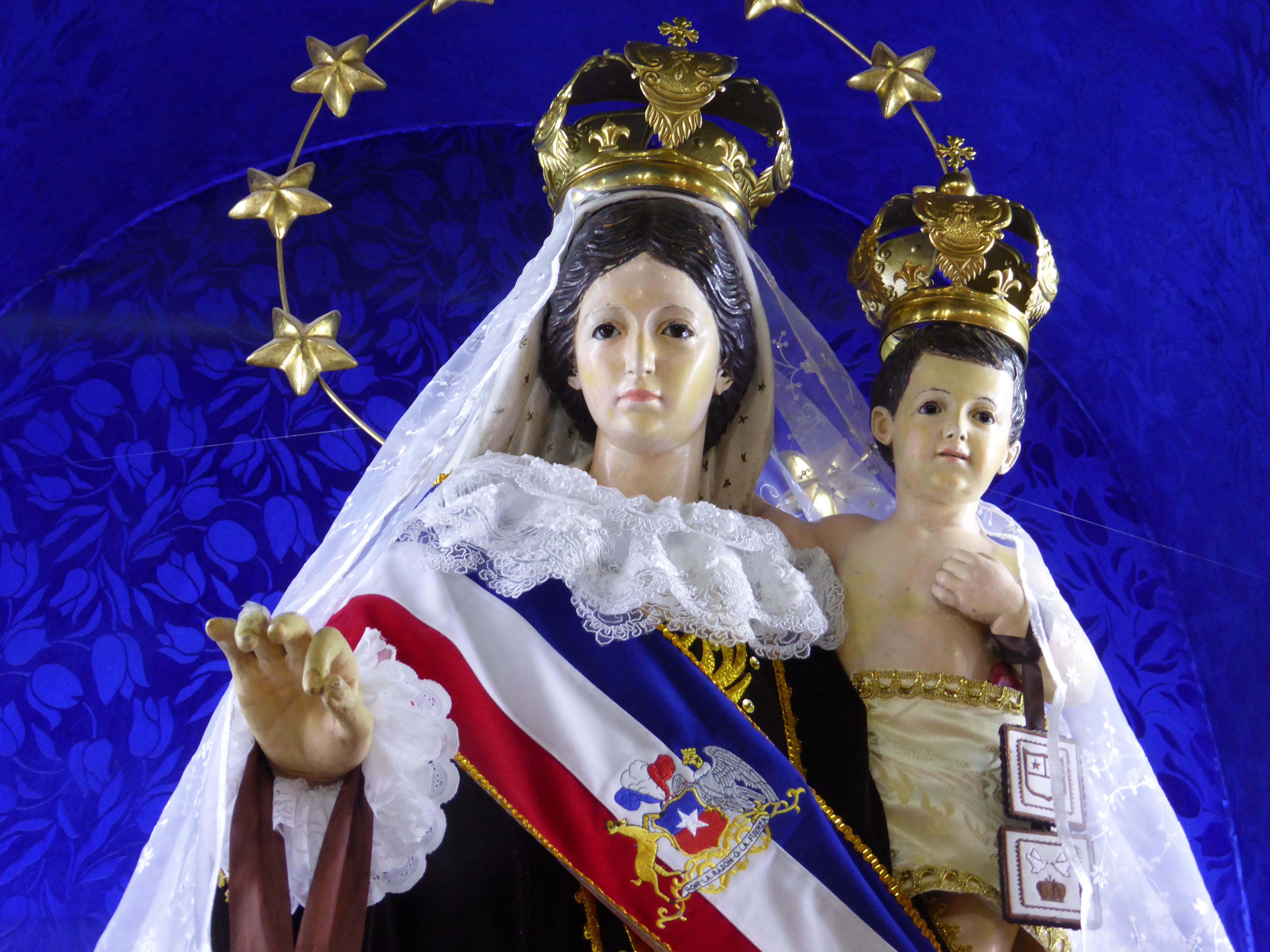 4896x3672 Imagen religiosa de la Virgen del Carmen en el Santuario de La Tirana, Región de Tarapacá