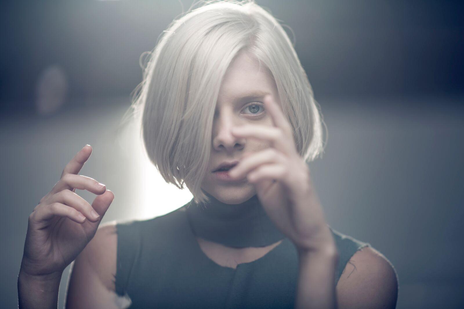 1600x1067 platinum blonde, musician, Aurora Aksnes, blue eyes, eyes, white, women, white hair Gallery HD Wallpaper