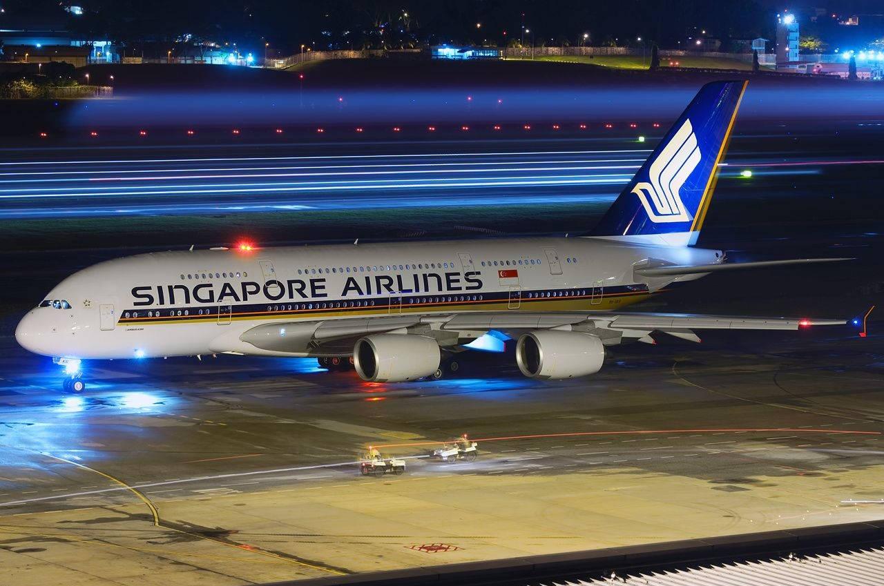 1280x849 Download Singapore Airlines Runway Night Wallpaper