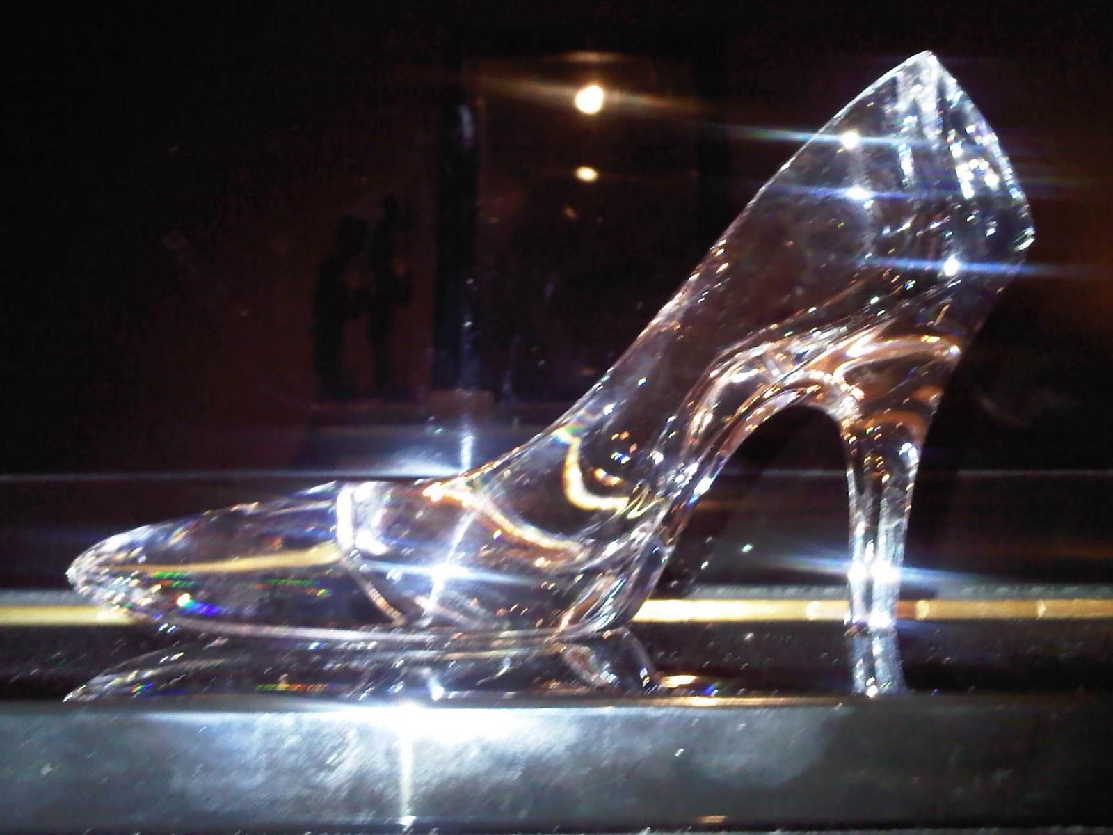 1600x1200 Glass Heels Wallpaper