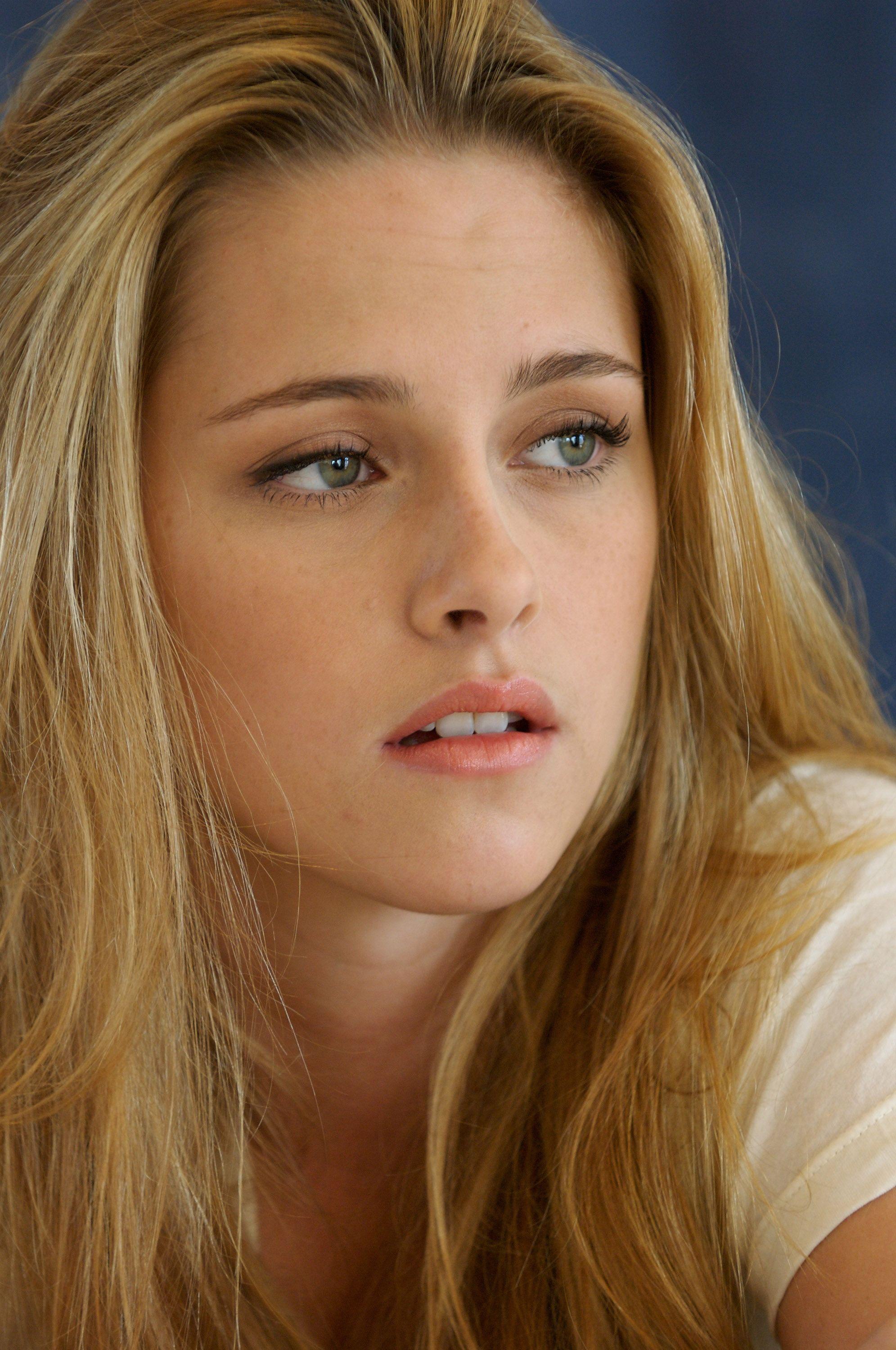 1991x3000 wallpaper, fond ecran Kristen Stewart wallpaper HD 0010. Kristen