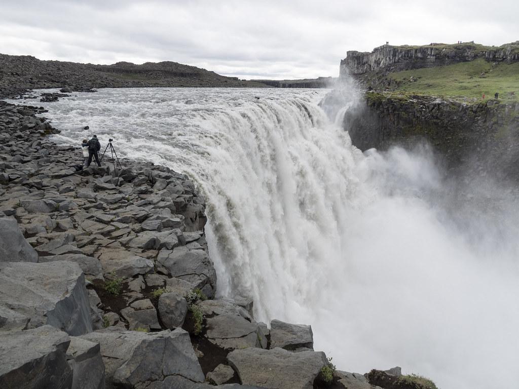 1024x768 Thundering waterfall, Iceland. Jökulsargljufur
