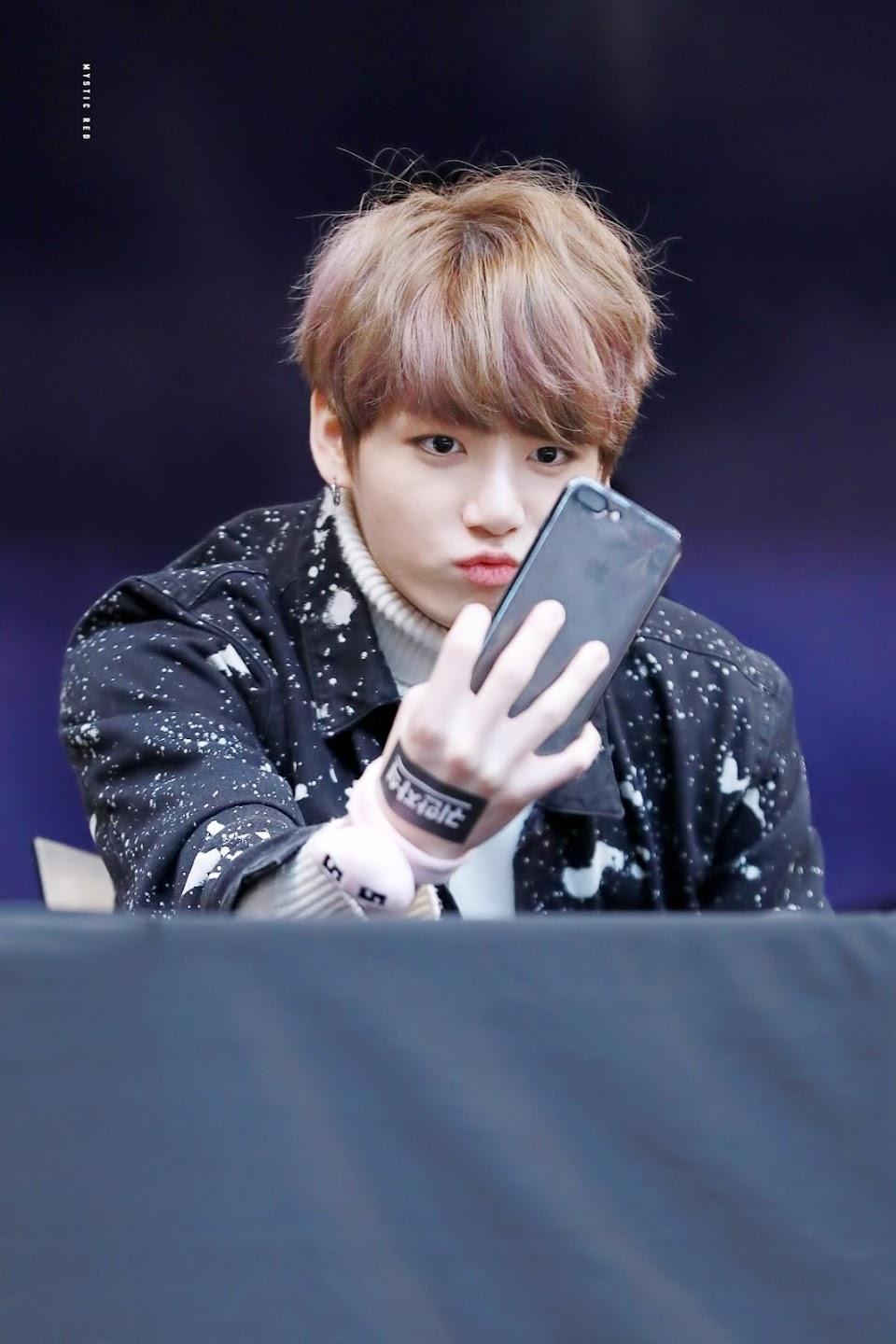 960x1440 K Pop Idols Whose Phone Wallpaper Will Make You Go Aww