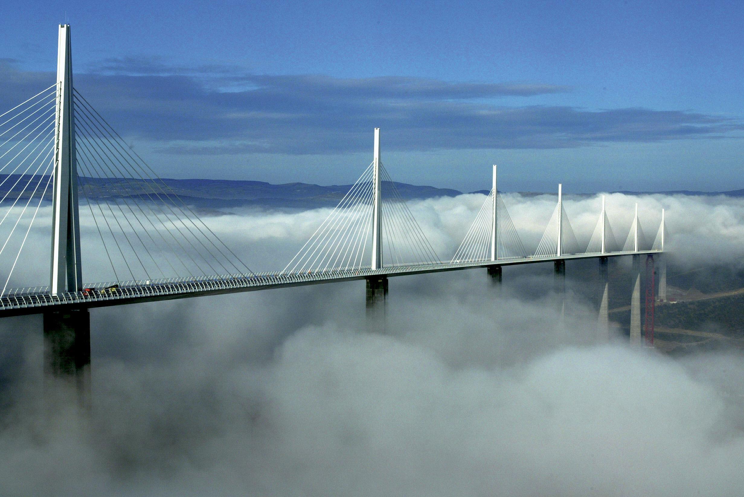 2464x1648 Foster + Partners, Nigel Young · Millau Viaduct · Divisare