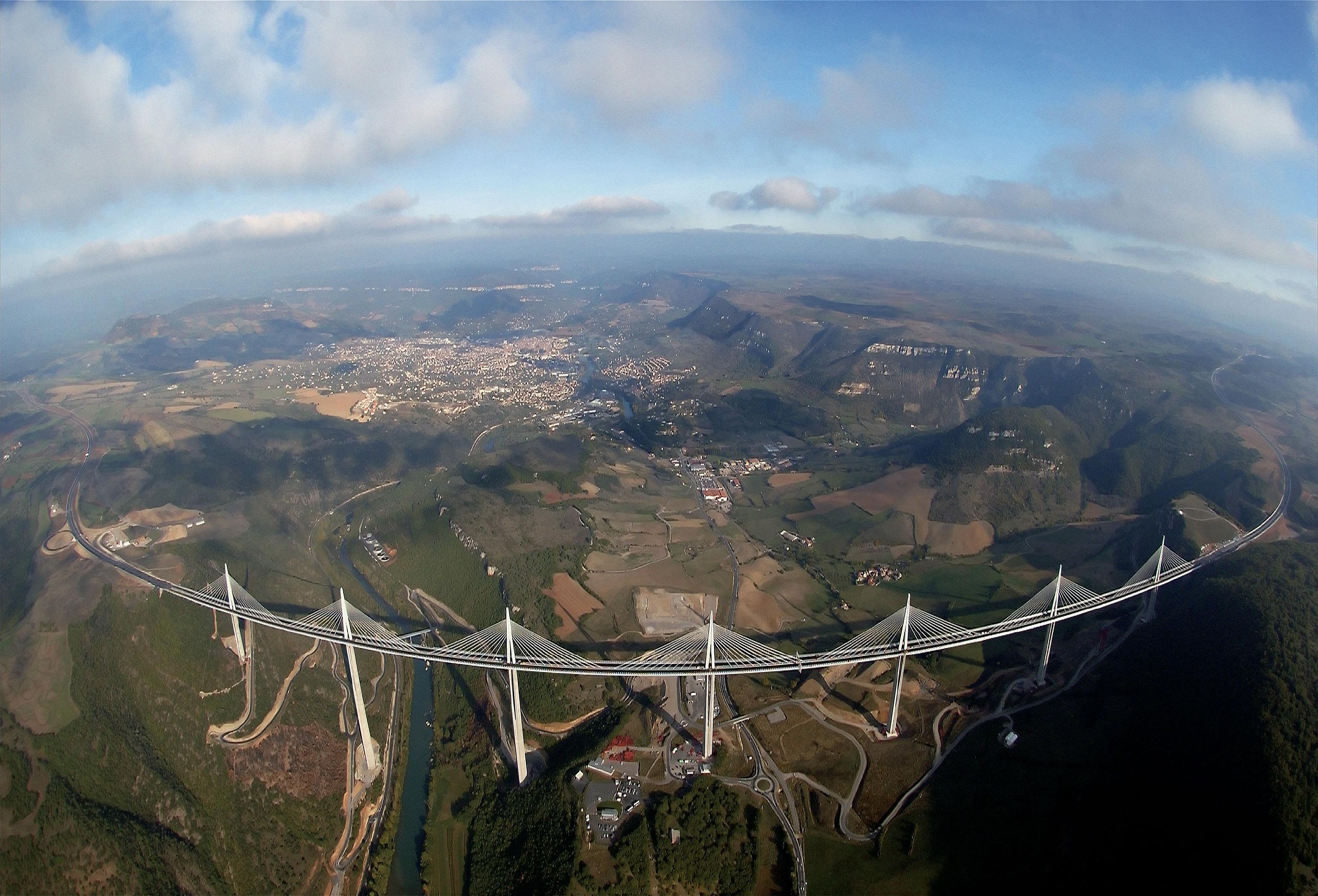 2942x2000 Foster + Partners, Nigel Young · Millau Viaduct · Divisare