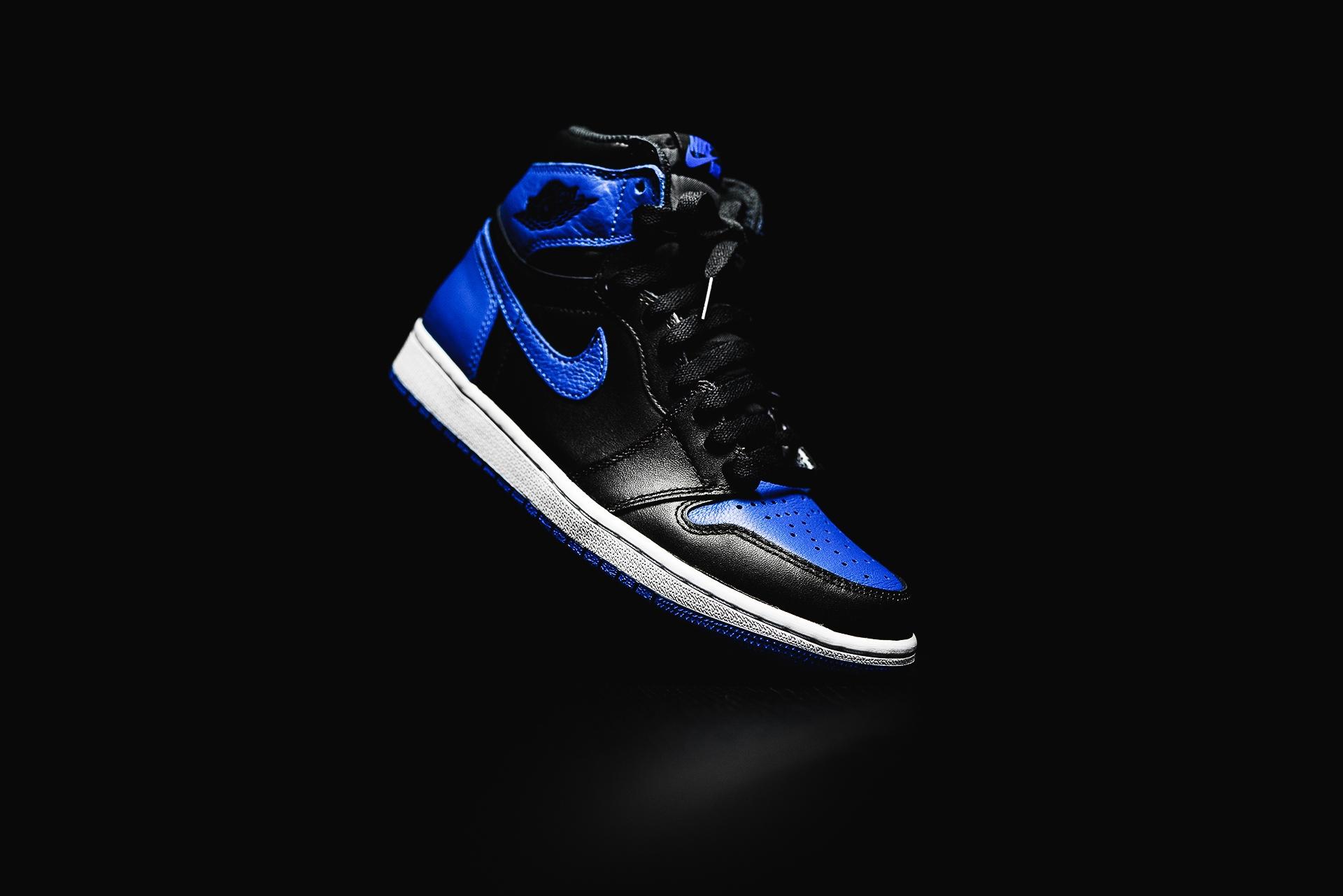 1920x1281 Jordan 1 And Black Jorden 1 Wallpaper Download