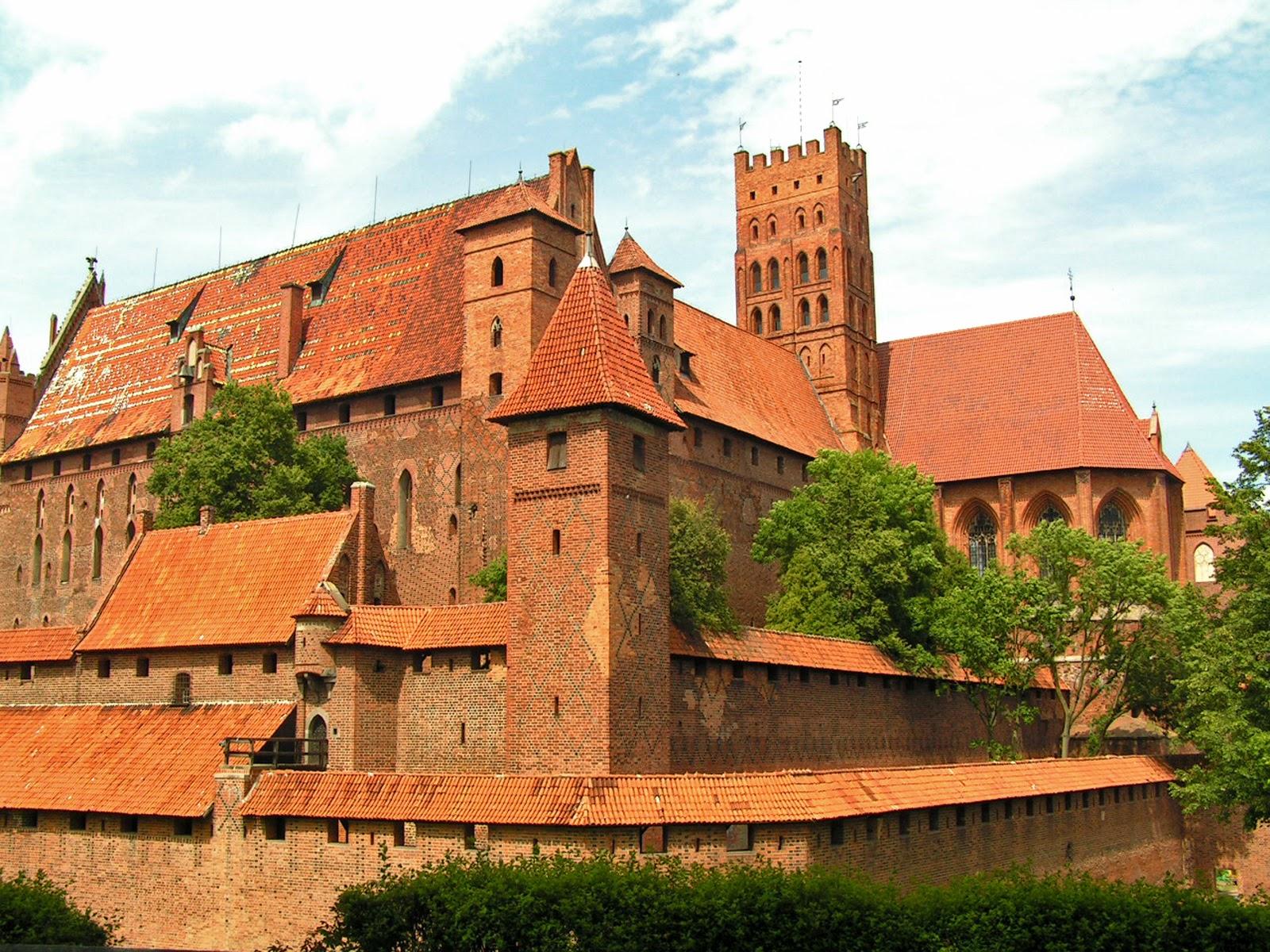 1600x1200 Malbork, Poland, Teutonic Order, Castle Wallpaper HD / Desktop and Mobile Background