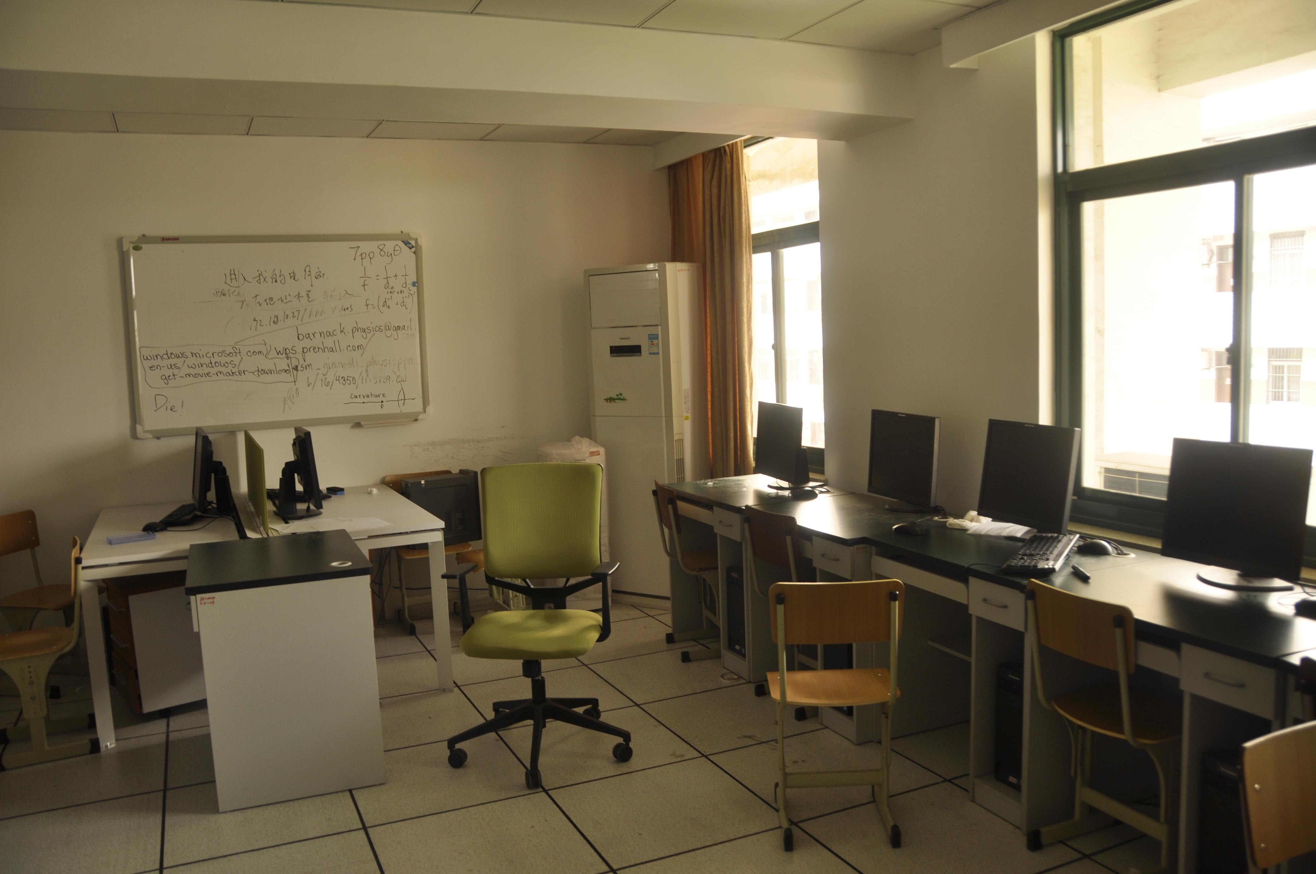 4288x2848 Computer lab
