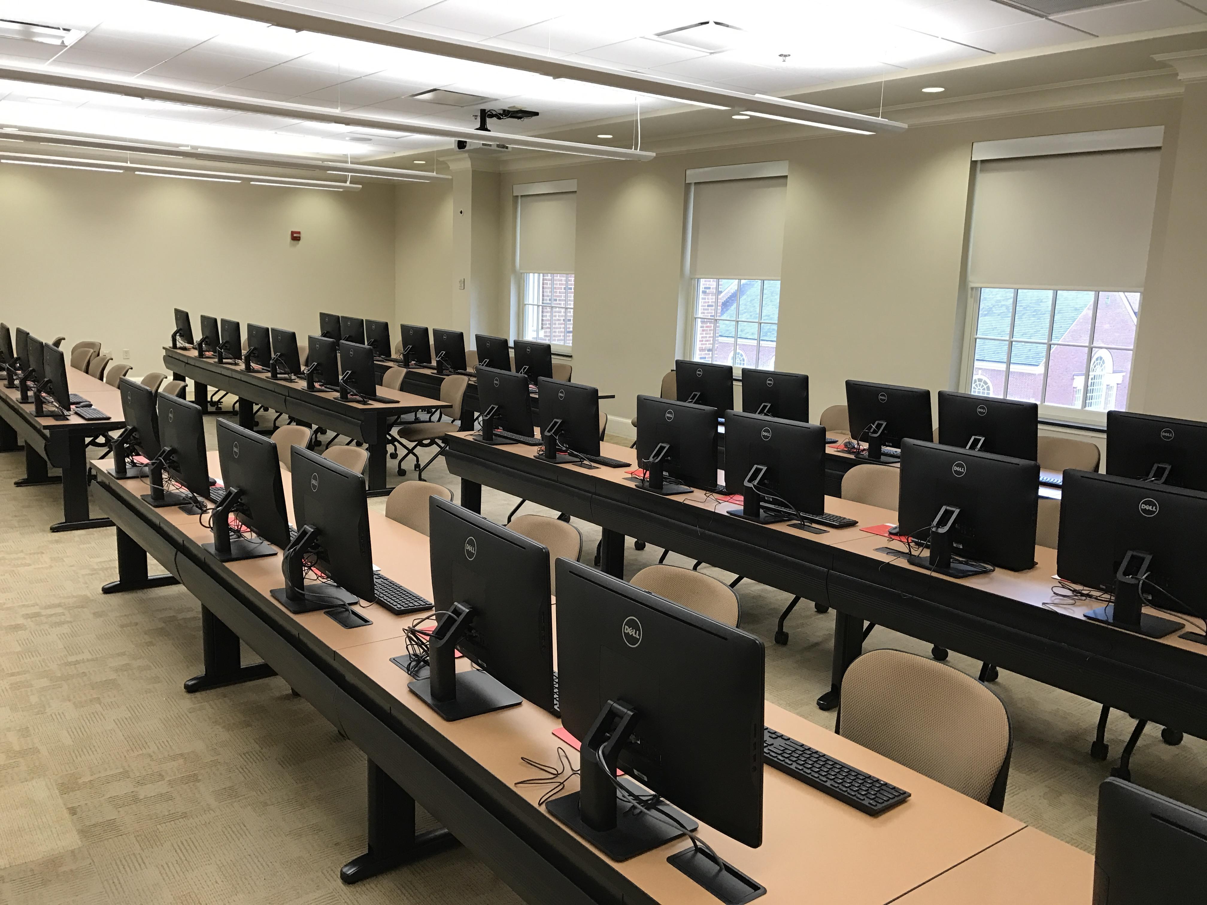 4032x3024 Computer Labs of Technology School of Business