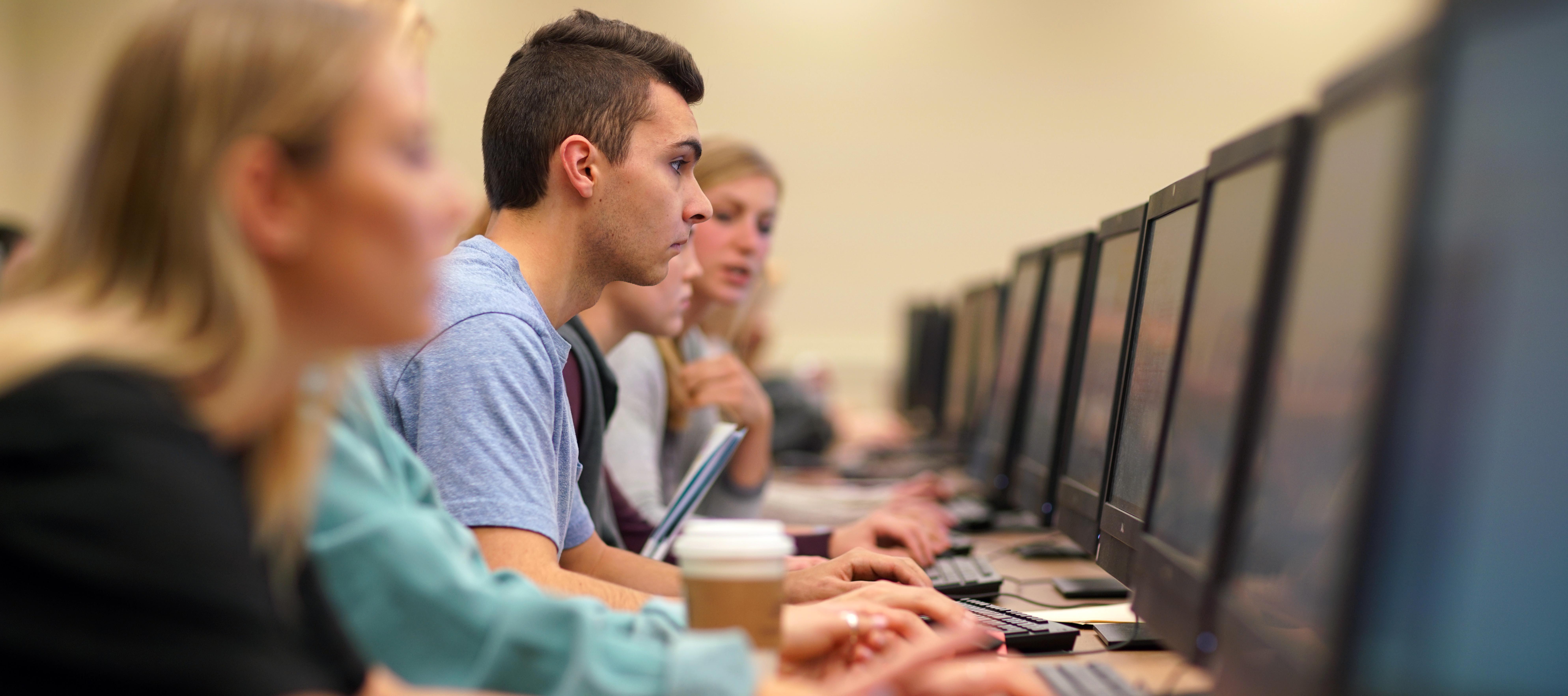 7952x3534 Computer Labs of Technology School of Business