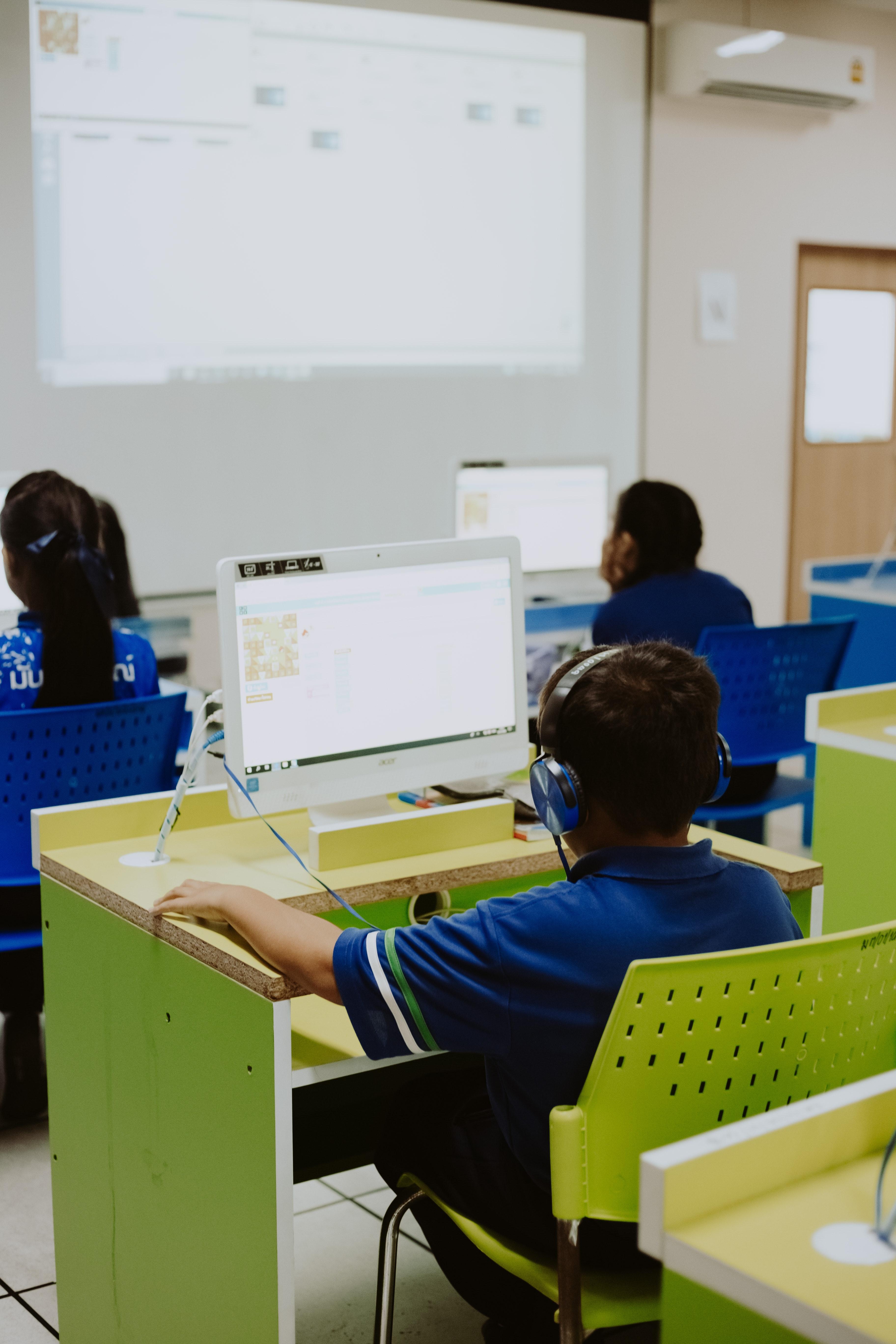 3648x5472 Computer Lab Photo, Download The BEST Free Computer Lab & HD Image