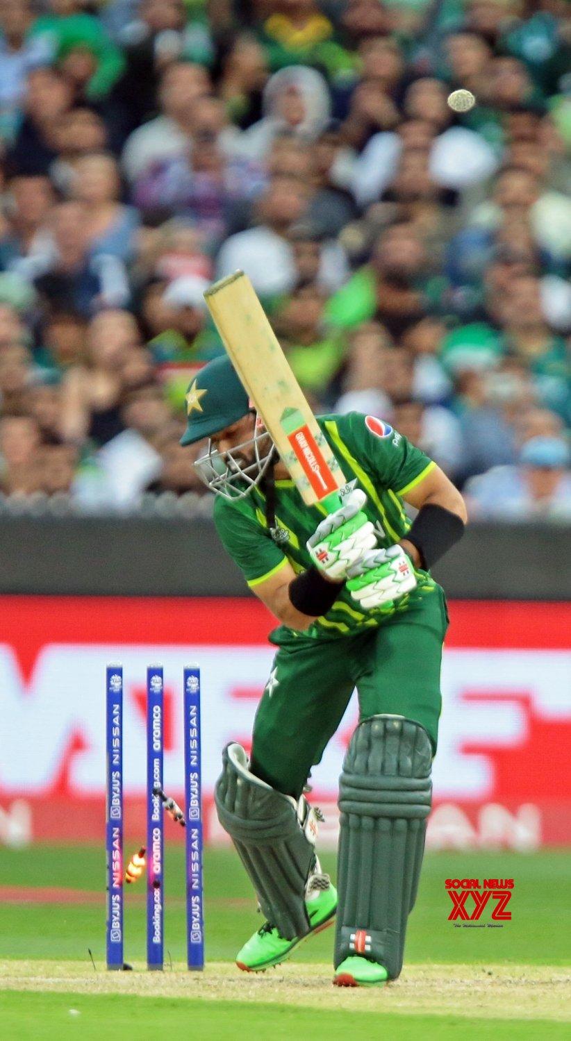 822x1499 Melbourne : Pakistan's Mohammad Rizwan is bowled out by England's Sam Curran #Gallery News XYZ
