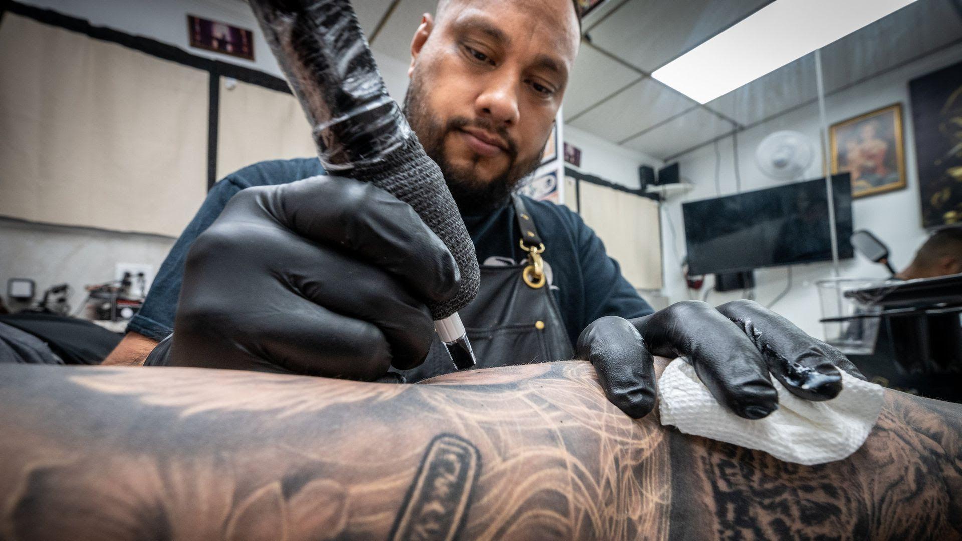 1920x1080 Latino tattoo art makes waves in U.S