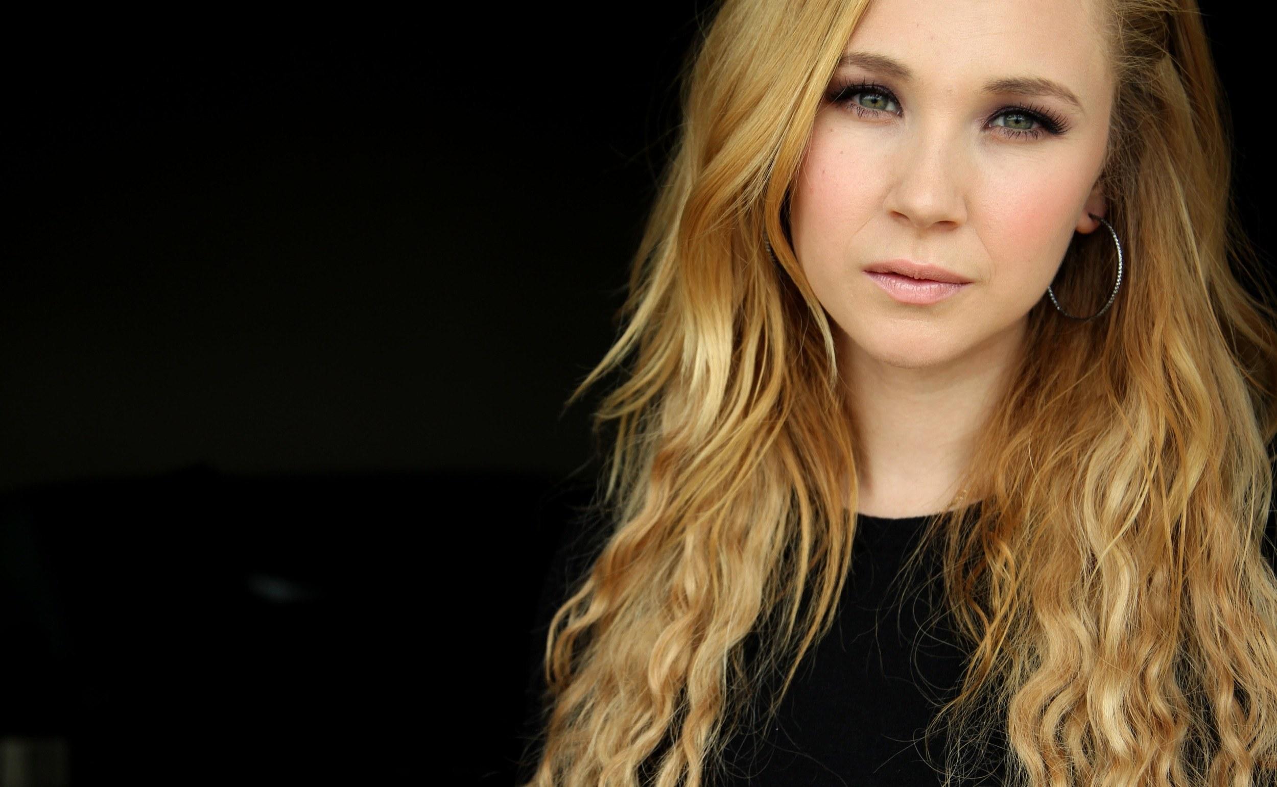 2500x1542 Juno Temple HD Wallpaper