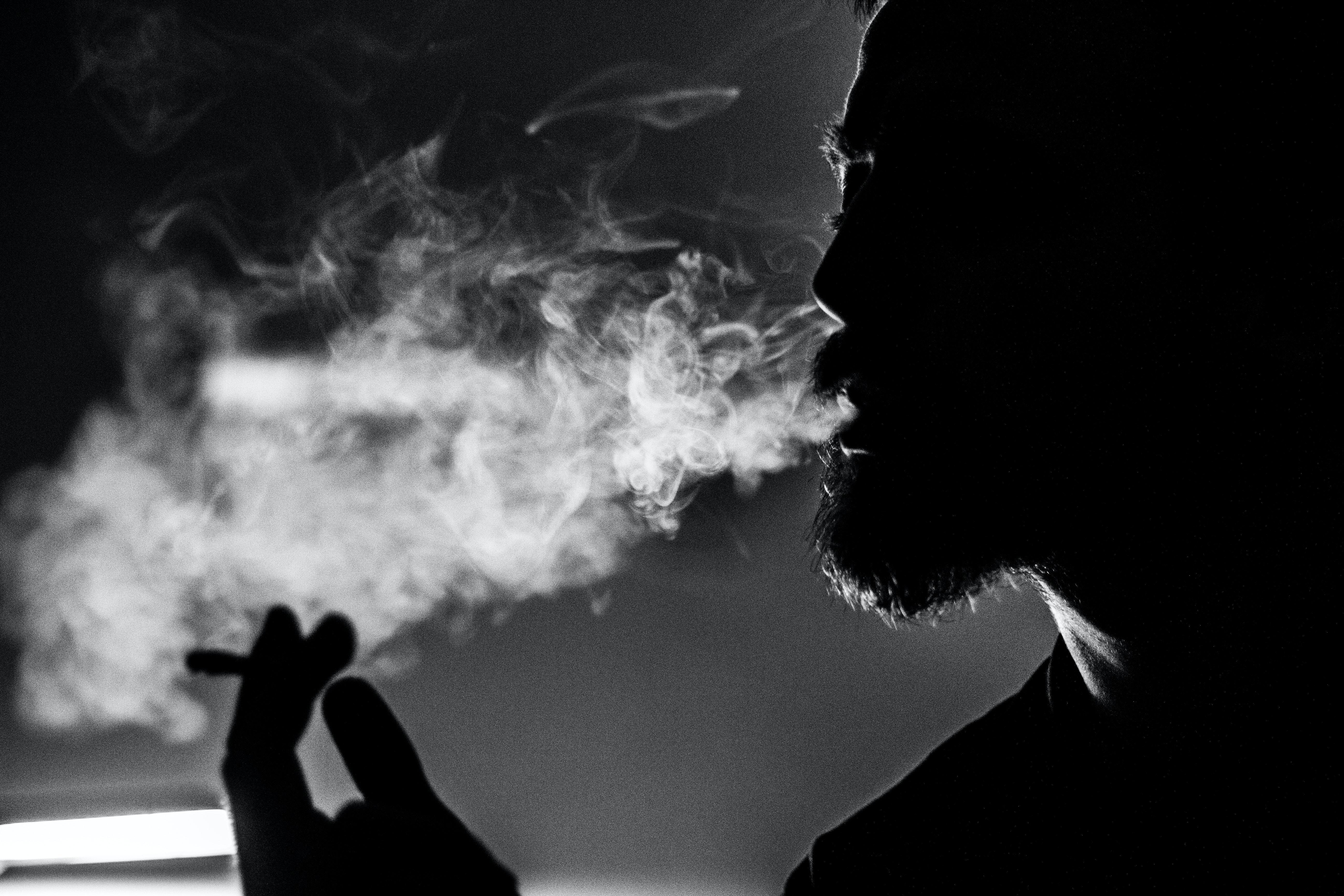 5184x3456 Man Holding Cigarette · Free