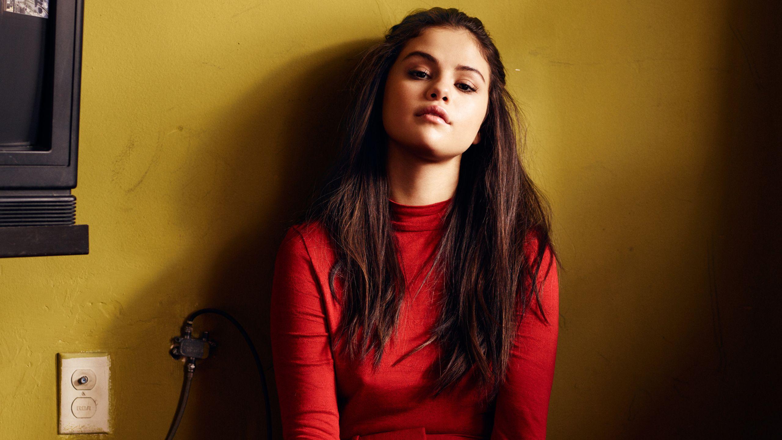 2560x1440 Selena gomez, Selena gomez red dress, Selena