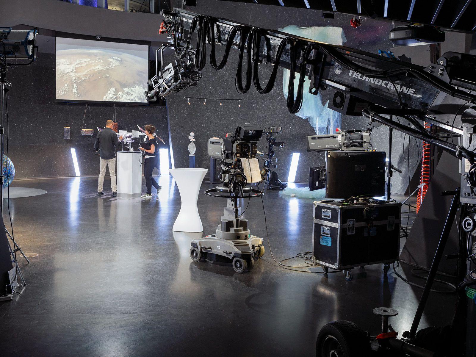 Film Set Wallpapers Top Free Film Set Backgrounds WallpaperAccess