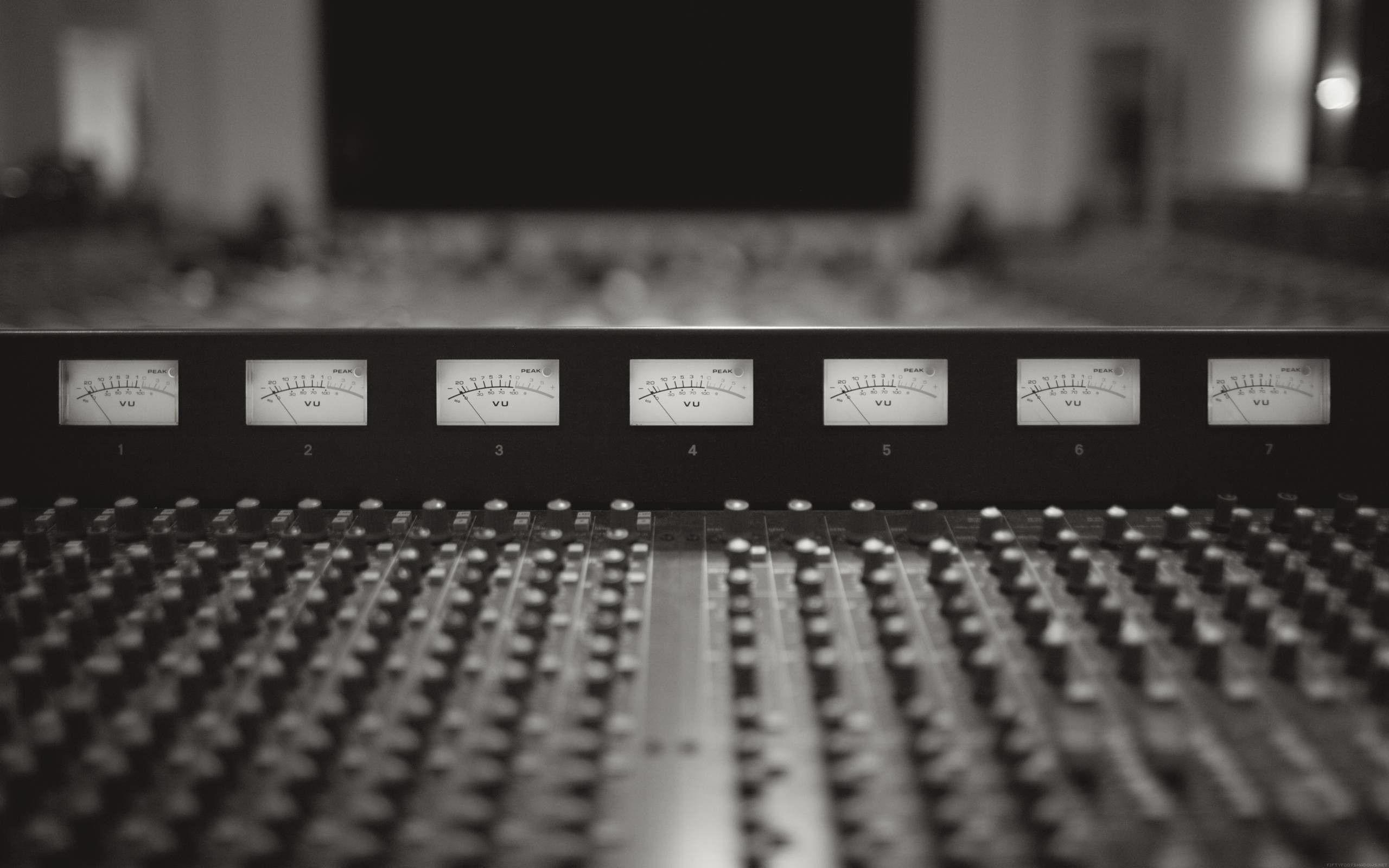 2560x1600 Studio Wallpaper