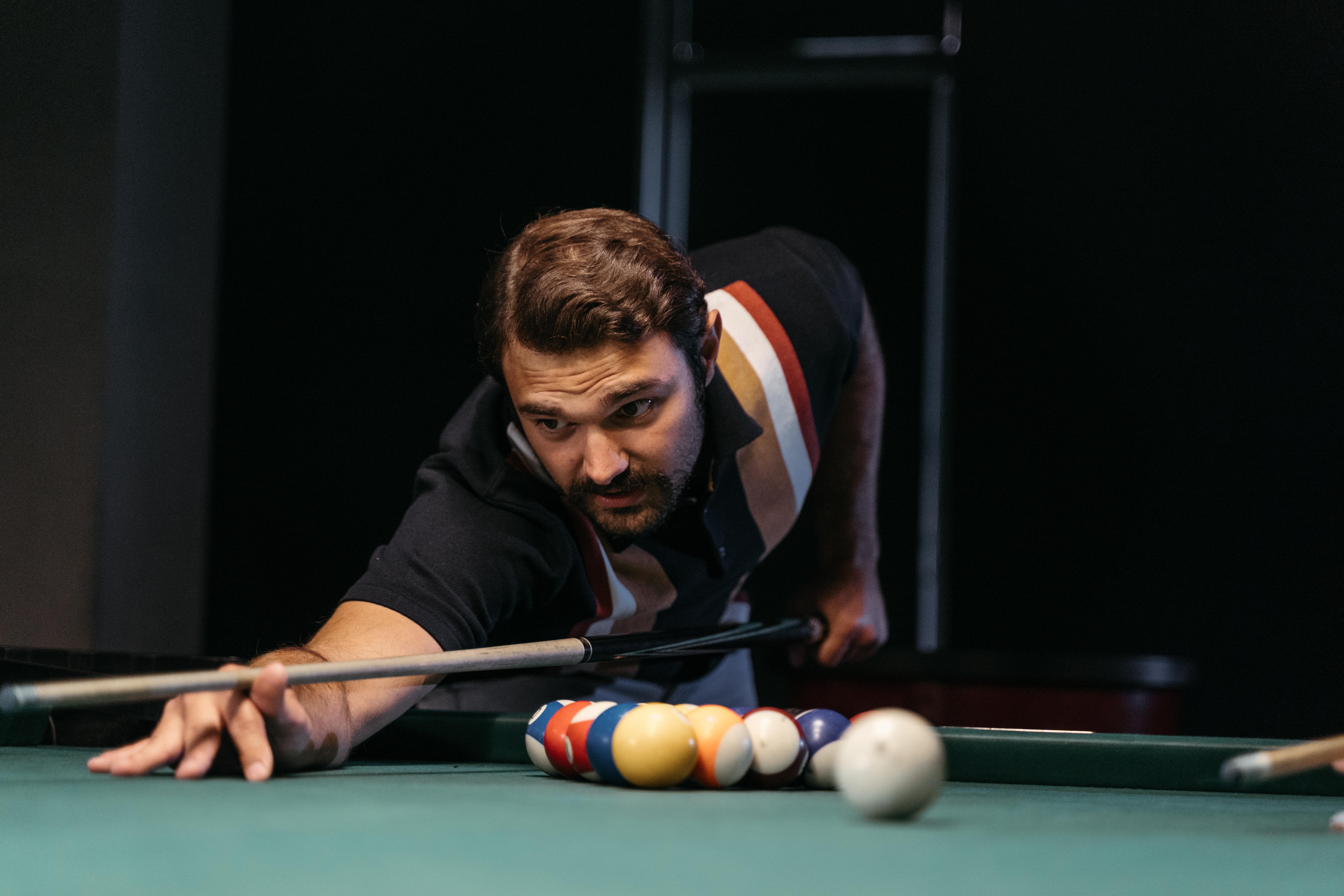 6000x4000 Focused Man playing Billiards · Free