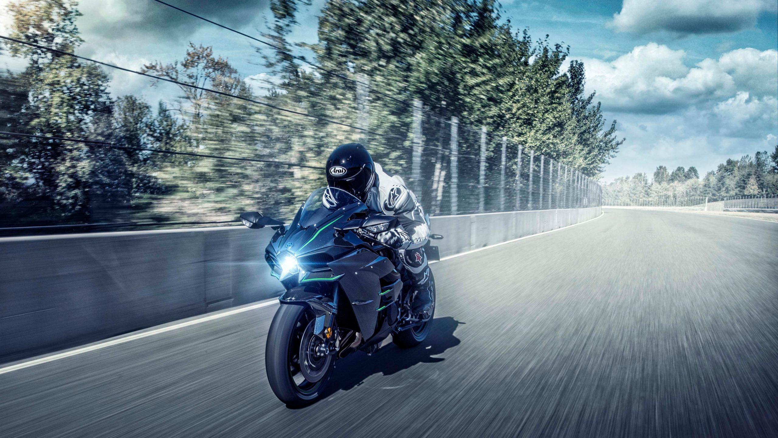 2560x1440 Kawasaki Ninja H2 Wallpaper