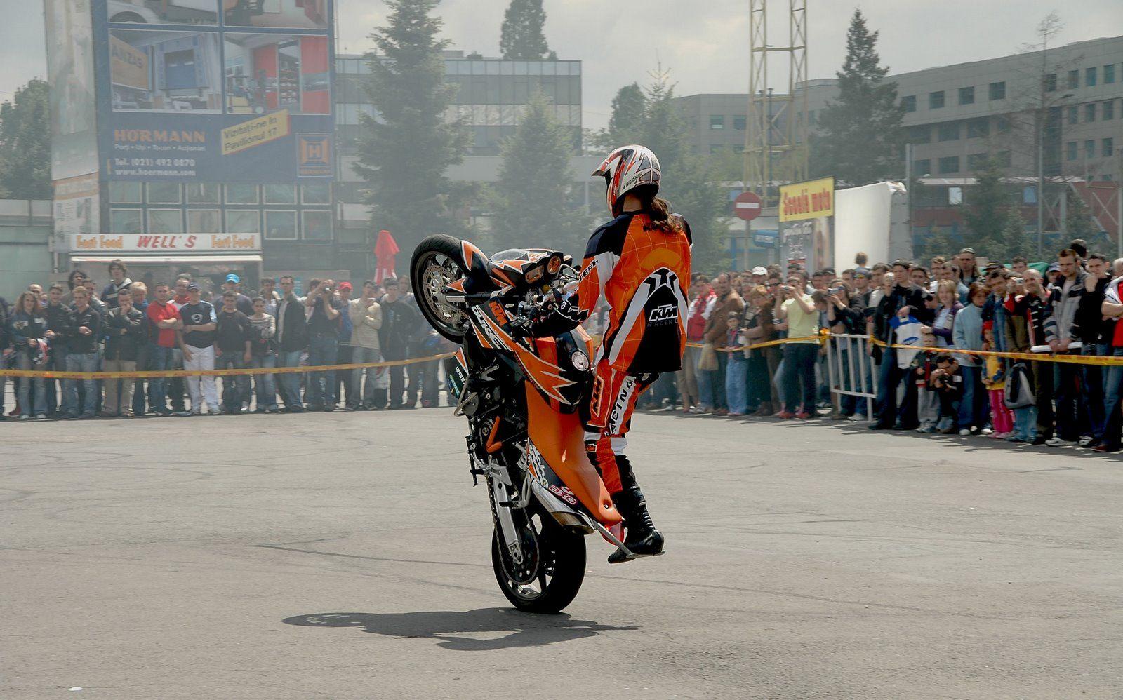 1600x998 Stunt KTM Wheelie free desktop background and wallpaper