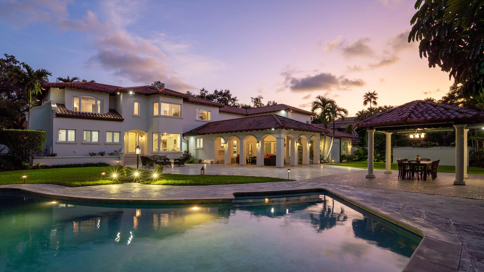 1600x900 These Homes Were Owned By Billionaires