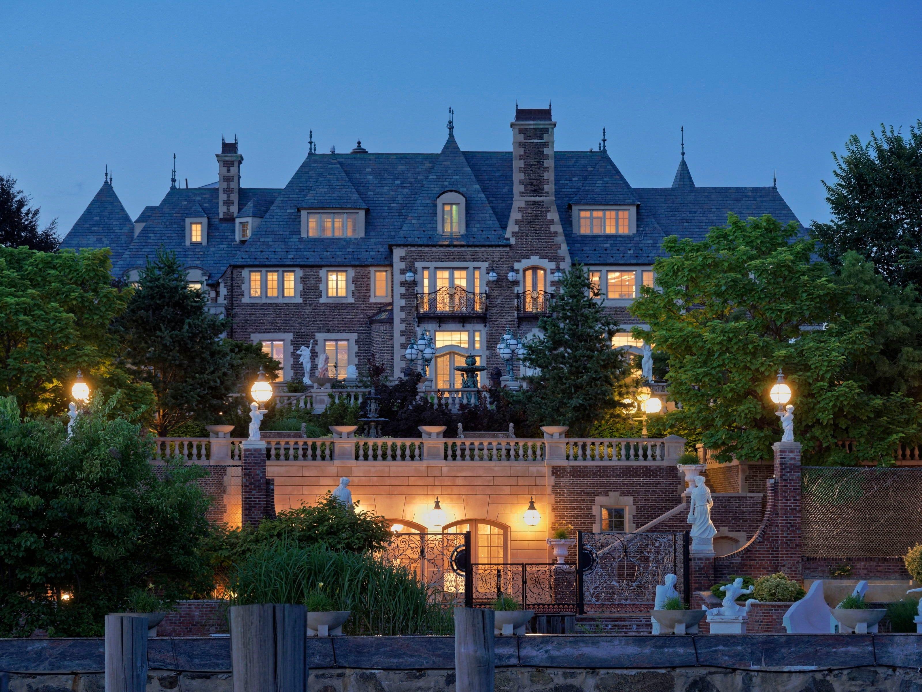 3200x2400 Live Like A Russian Billionaire In This Over The Top Long Island Mansion, Which Is Back On The Market For $85 Million. Business Insider India
