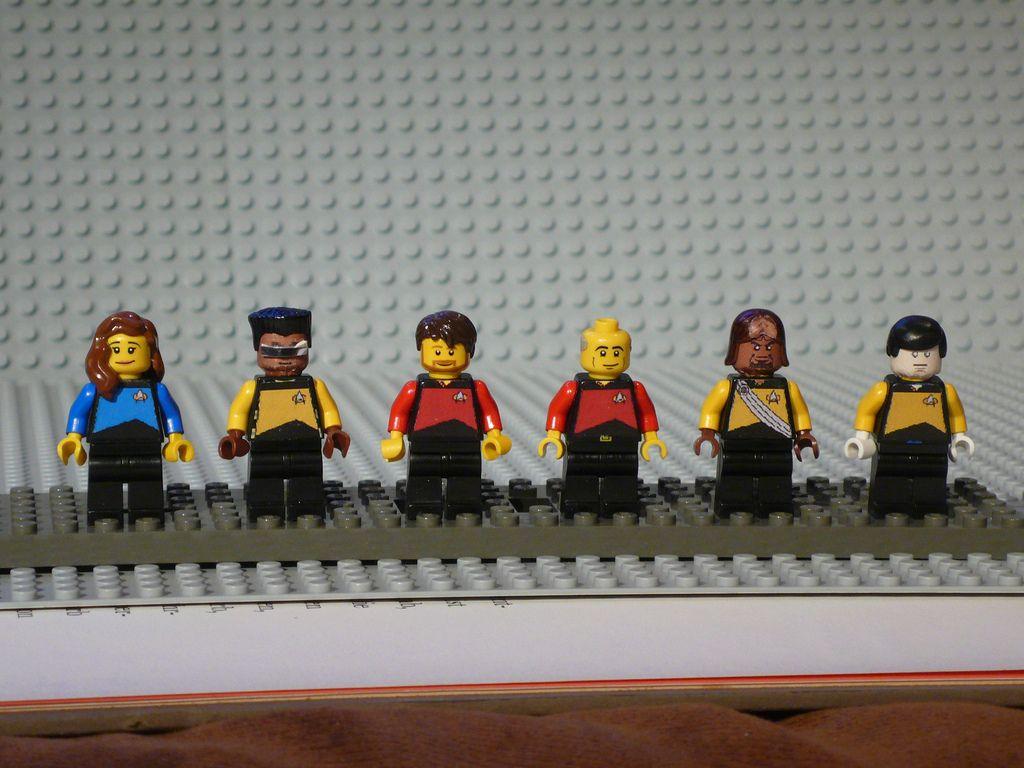 1024x768 lego Star Trek. Comments are welcome