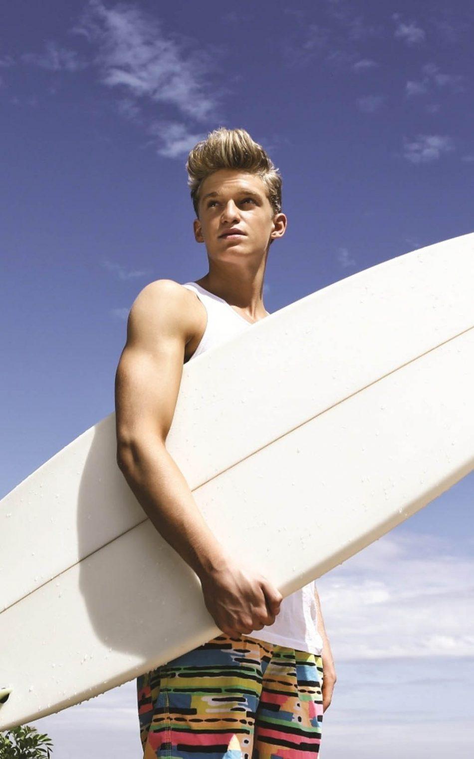 950x1520 Cody Simpson 2017 4K Ultra HD Mobile Wallpaper