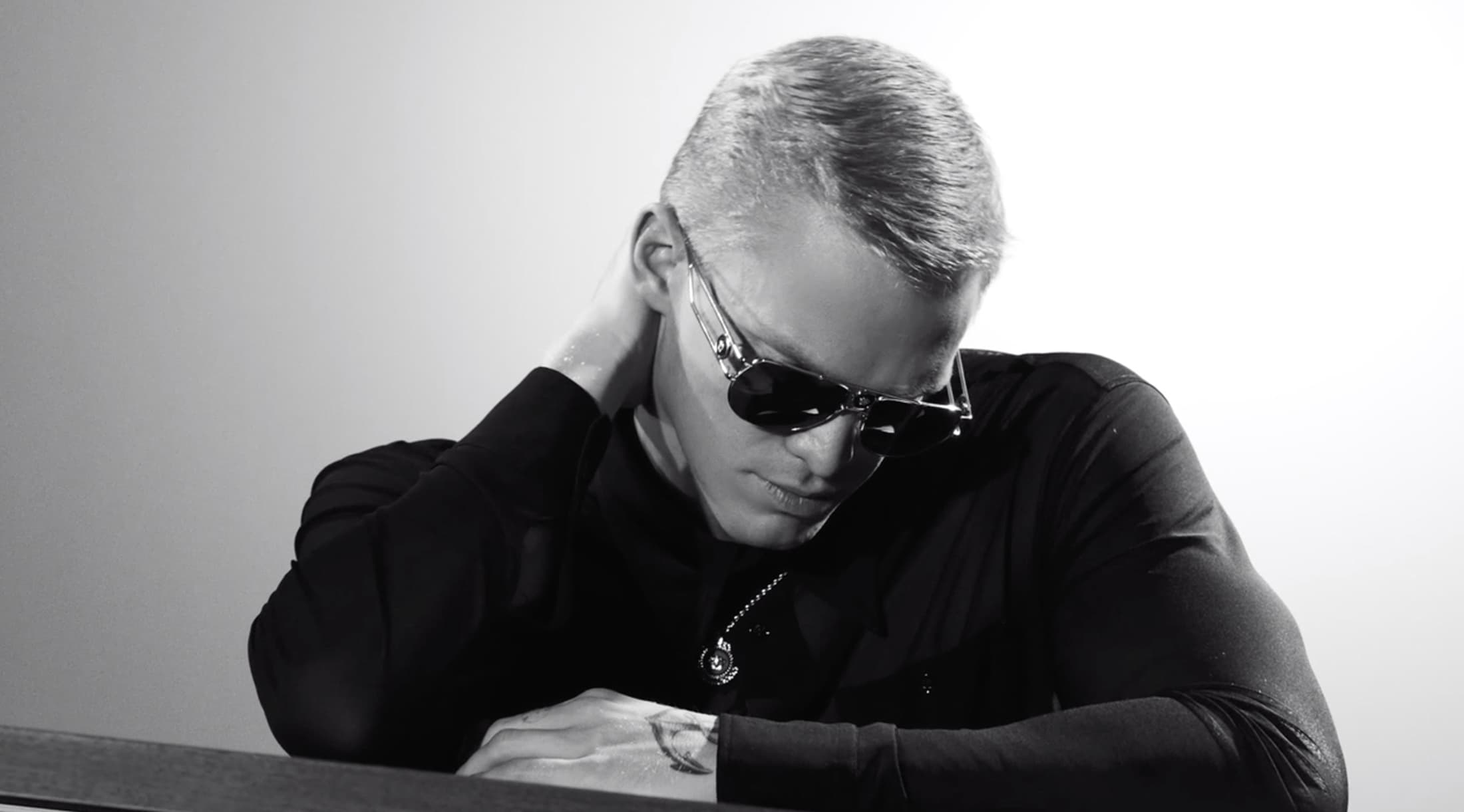 2200x1221 Versace Eyewear Spring 2021 Ad Campaign Cody Simpson