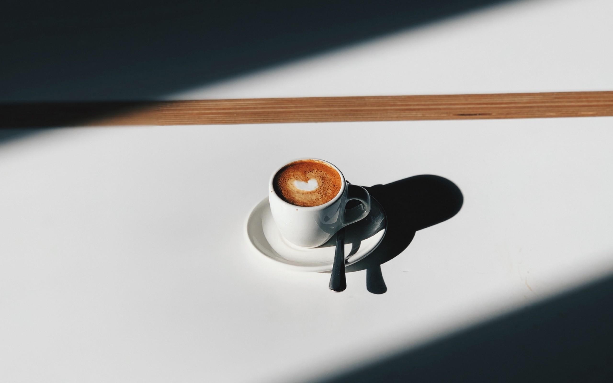 2560x1600 Shadow of a coffee cup HD Wallpaper 13 Retina Macbook Pro