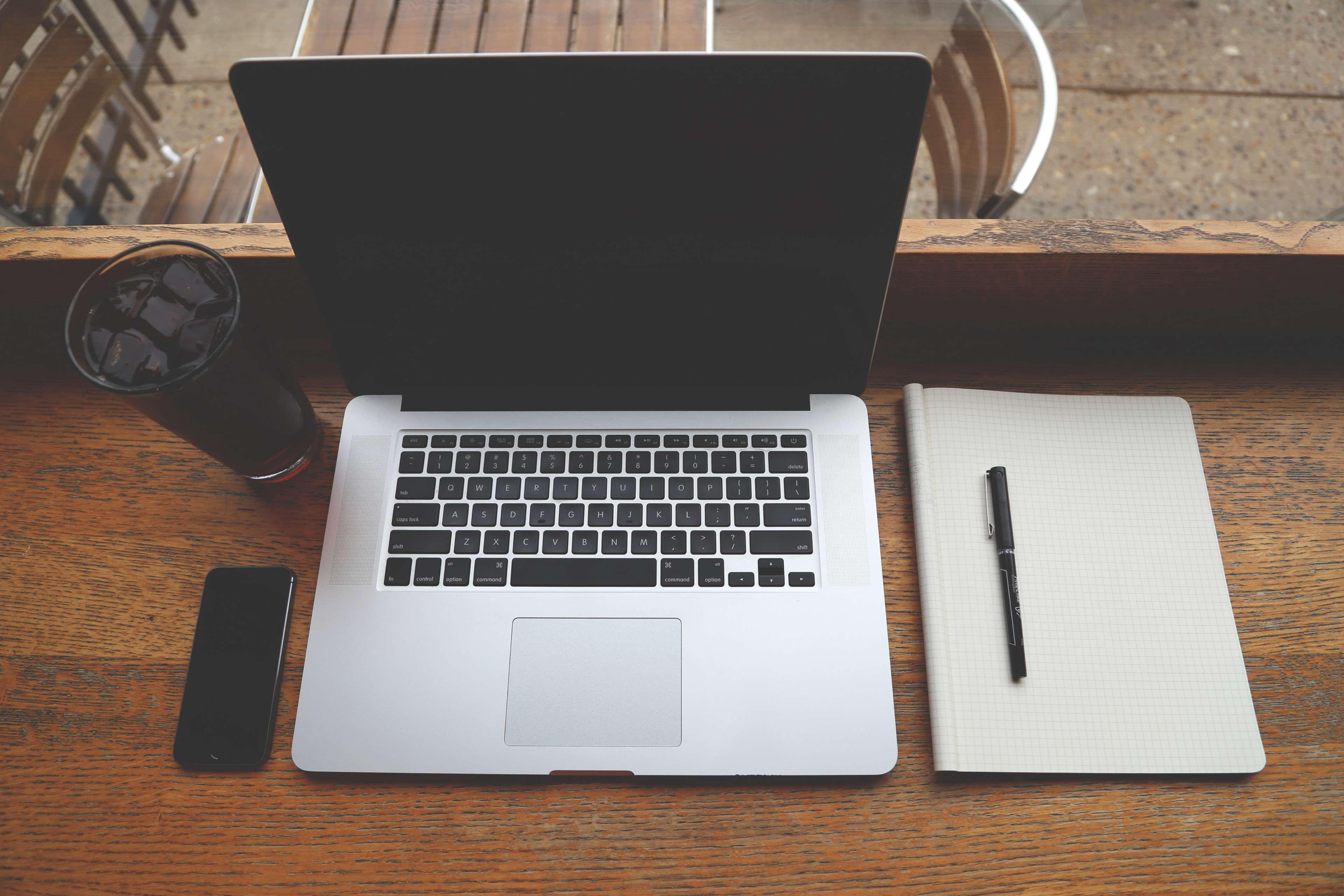 3840x2560 apple, coffee shop, computer, iphone, laptop, macbook pro, notebook, pen, remote working, screen, technology, workspace 4k Gallery HD Wallpaper