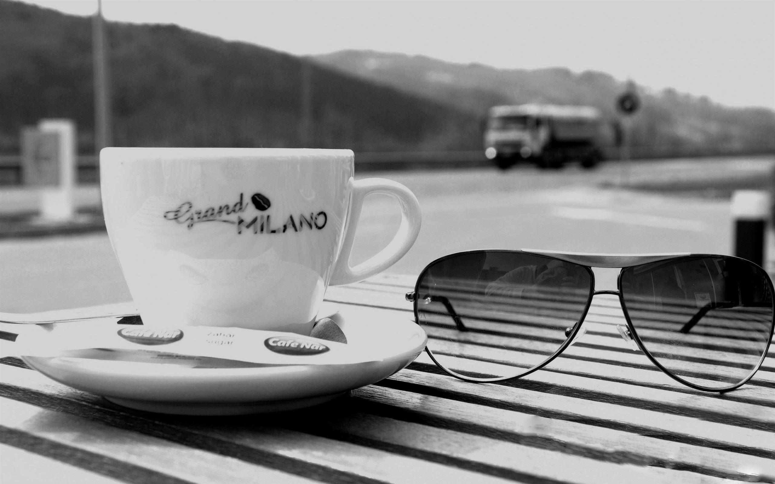 2560x1600 The Coffee MacBook Air Wallpaper Download