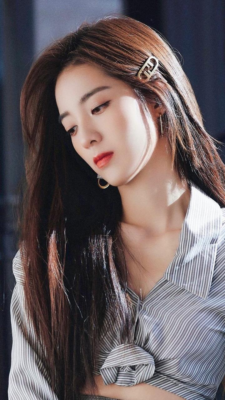 720x1280 wan peng Image • princess of planet alone on ShareChat