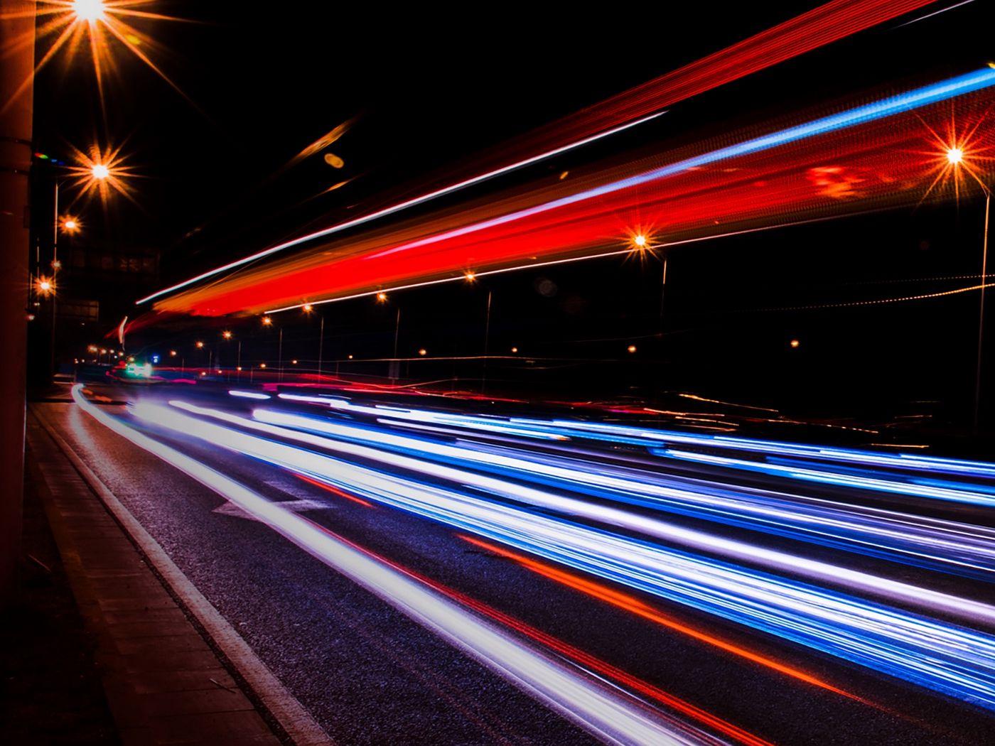 1400x1050 Download wallpaper 1400x1050 night city, road, traffic, speed, light standard 4:3 HD background