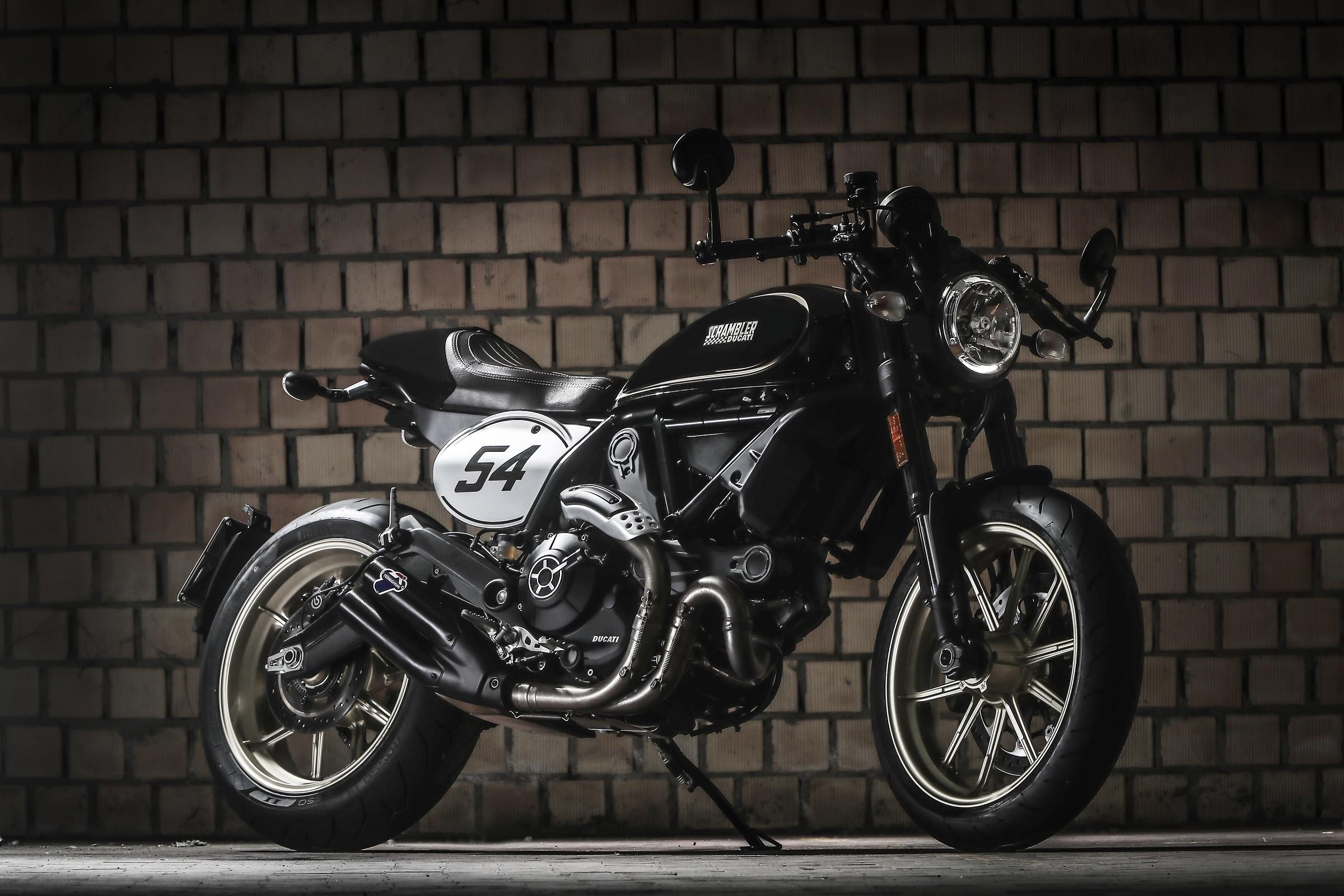 2400x1600 Cafe Racer Wallpaper