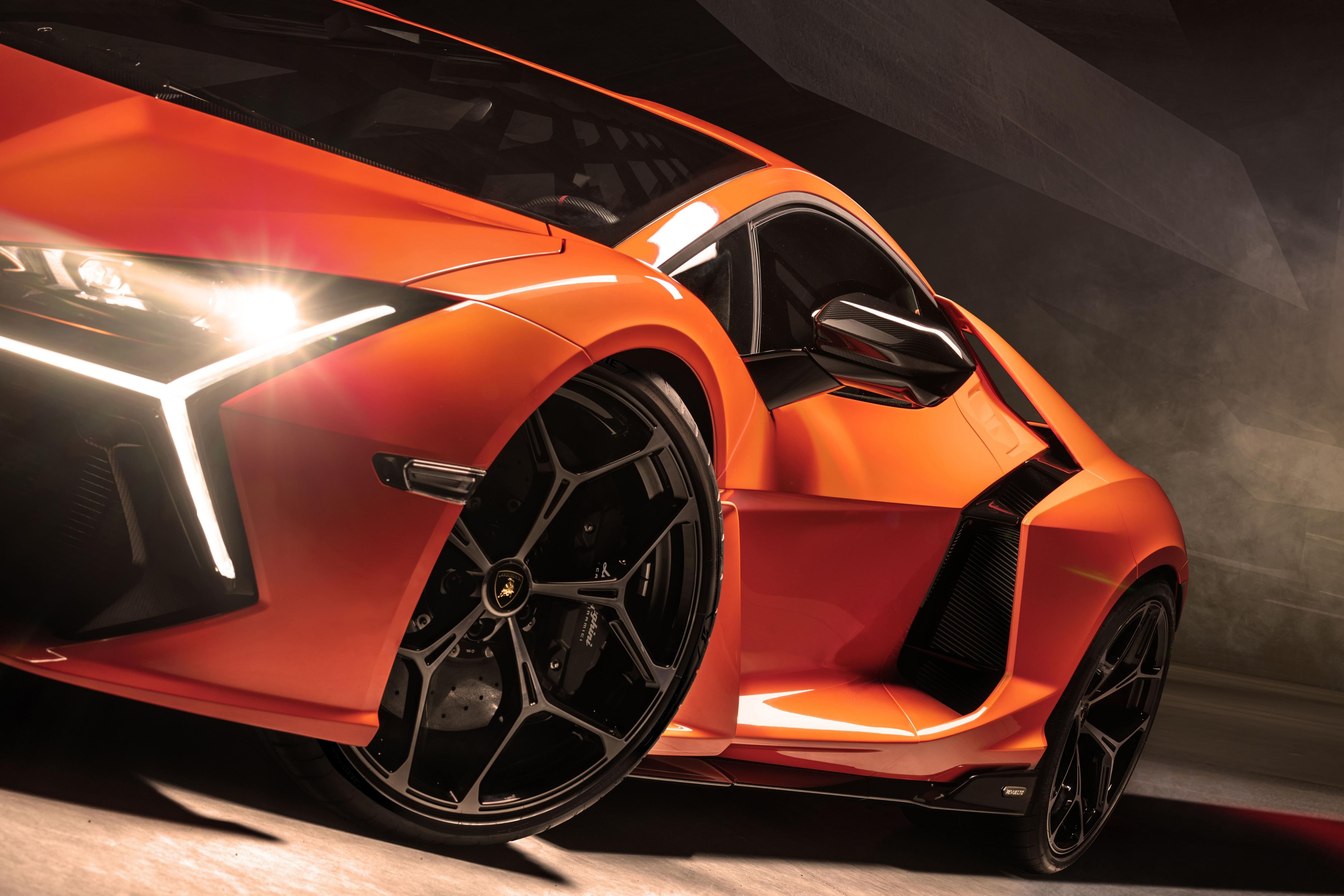 5000x3333 Lamborghini Revuelto V12: Aventador successor is featherlight, familiar and ferocious