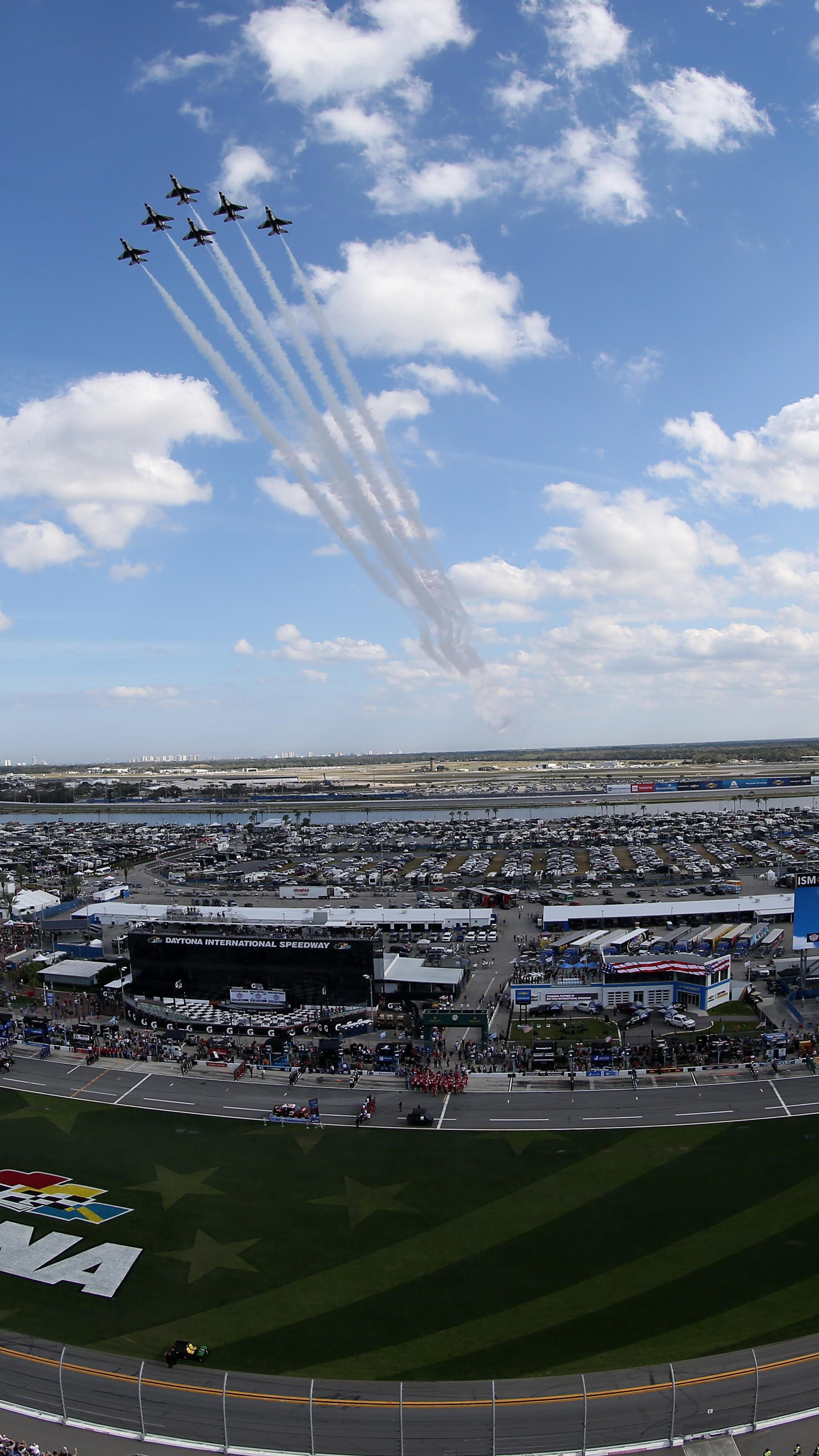 5184x9216 Thunderbirds Flyover At Daytona 500: F 16 Falcons Fly 500 MPH For 'Delta' Formation