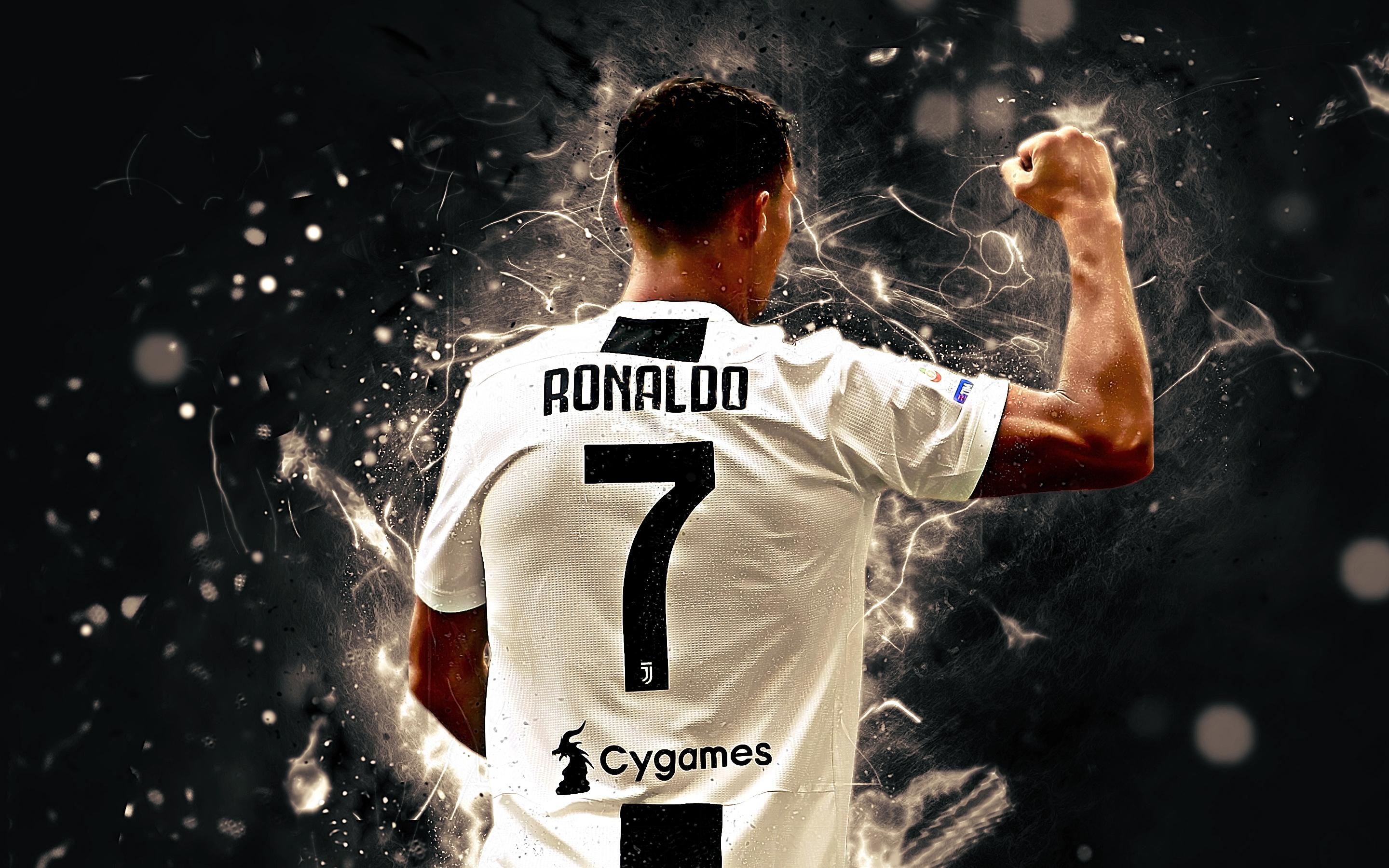 2880x1800 HD desktop wallpaper: Sports, Cristiano Ronaldo, Soccer, Juventus F C download free picture