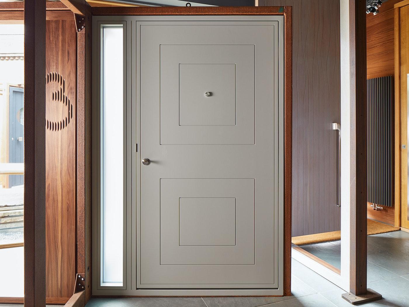 1400x1050 Form front door