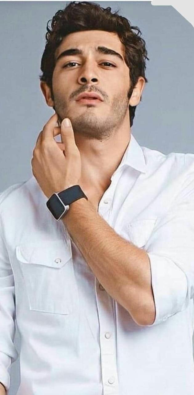 630x1280 Meet the Pakistani Doppelgänger Of Turkish Star Burak Deniz