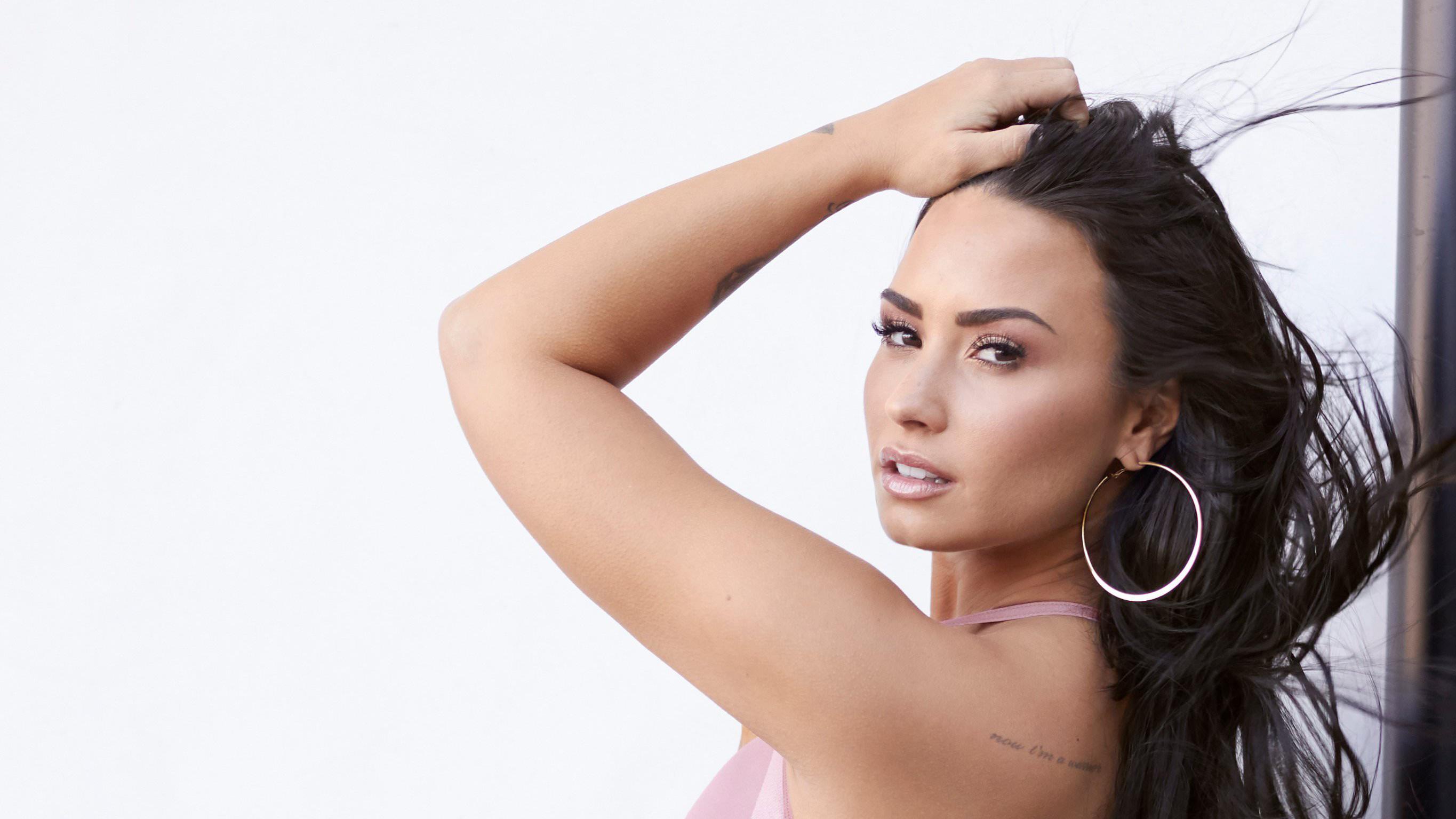 2730x1535 Demi Lovato HD Wallpaper