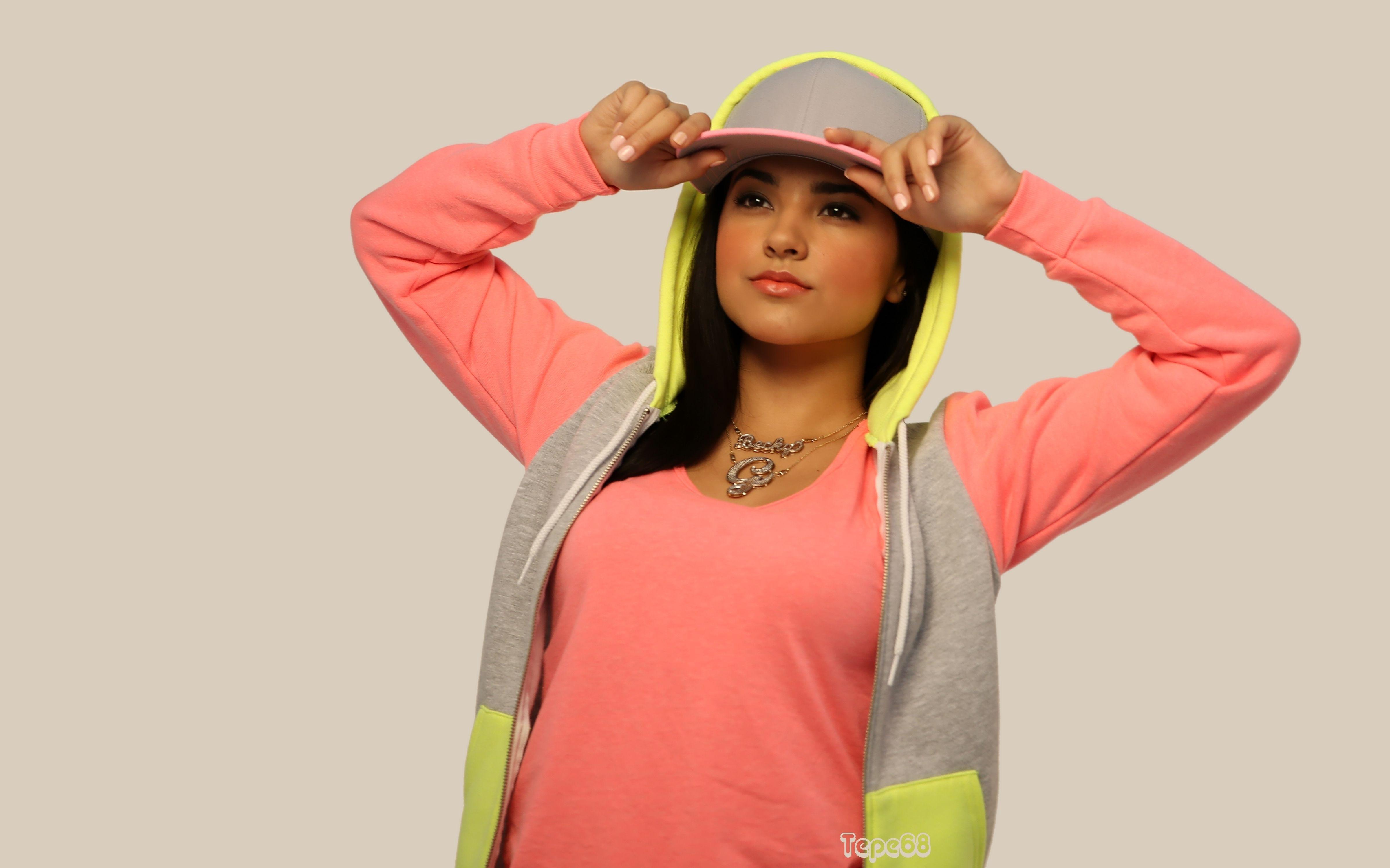 4800x3000 Becky G