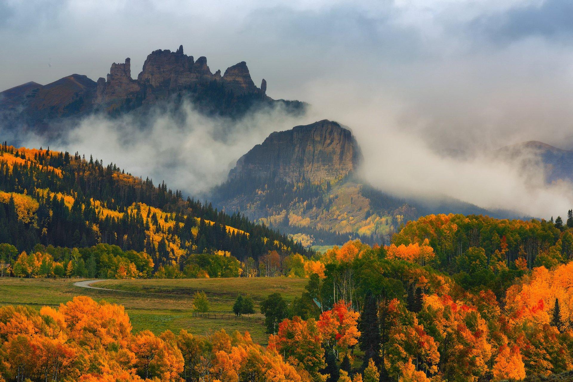 1920x1280 Misty Autumn Mountains