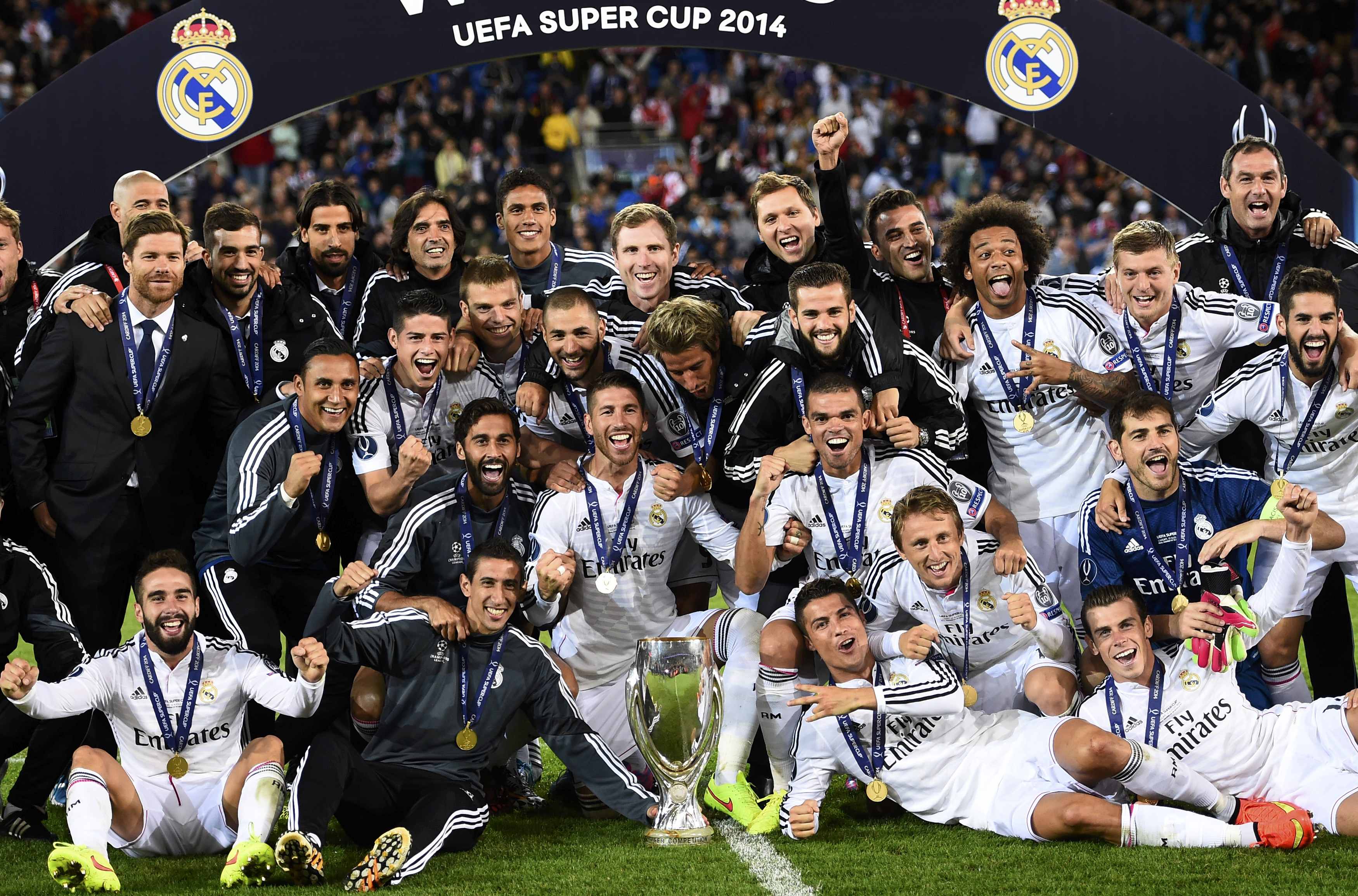 3500x2311 Football: Real lift Super Cup thanks to Ronaldo double