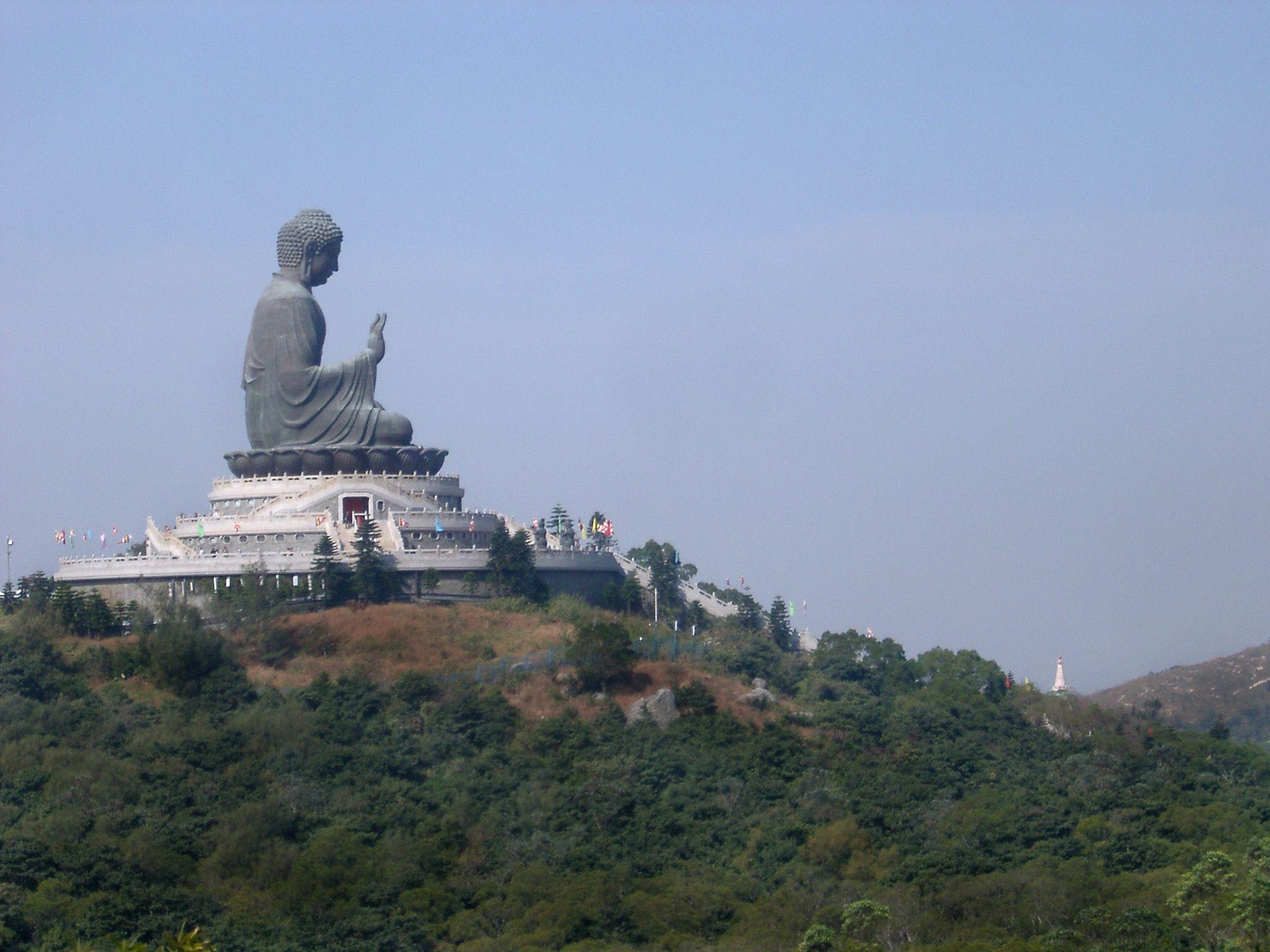 2048x1536 Free of Tian Tan Big Buddha on Hilltop